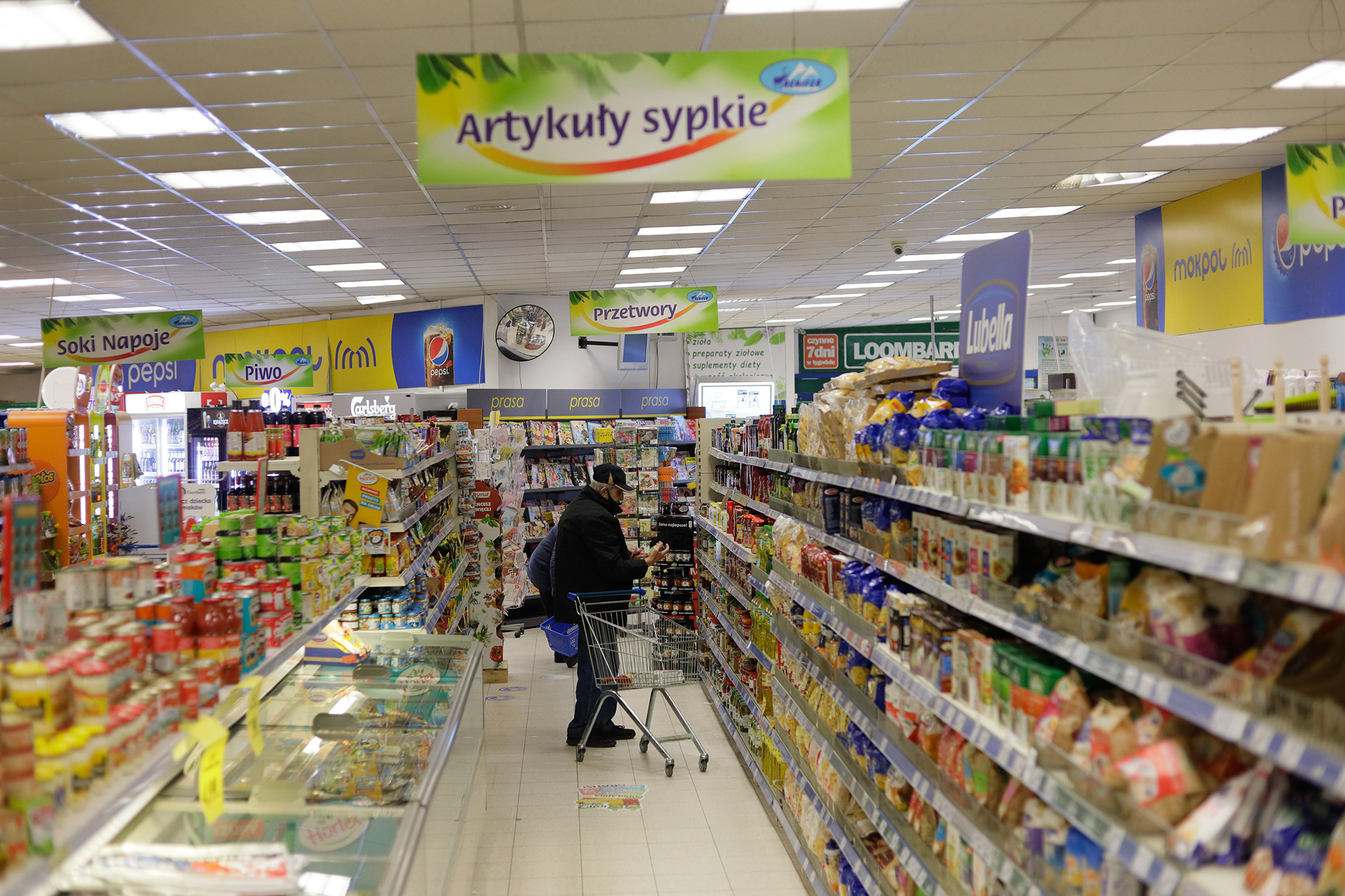 Ціни б'ють рекорди. Скільки коштують продукти у супермаркетах Польщі в жовтні