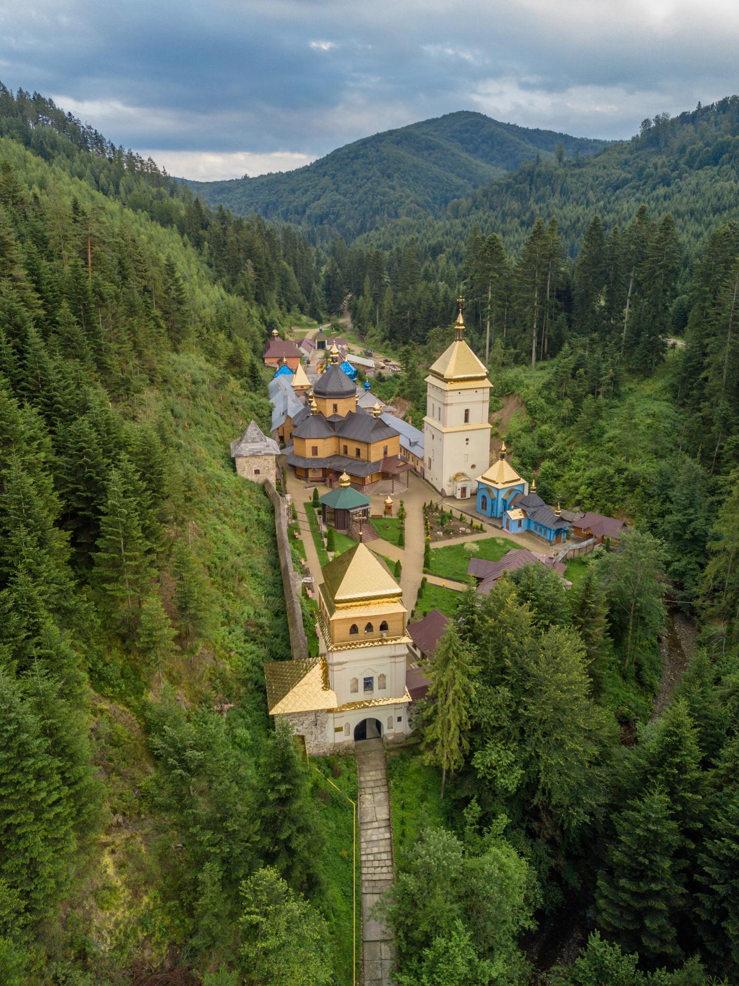 У які 5 популярних місць України поїхати в листопаді, коли там немає натовпів туристів