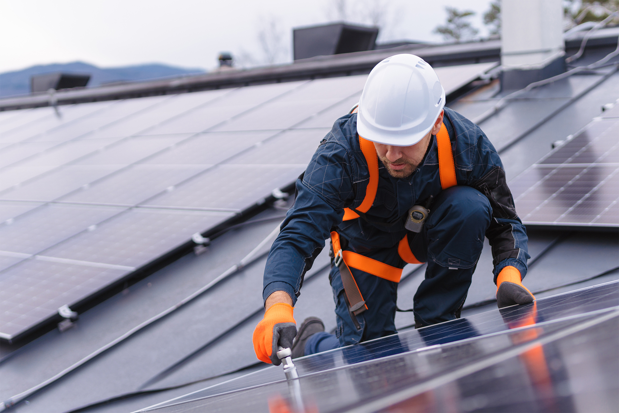 Своими силами. Как Киев готовится к длительным отключениям света и сколько это стоит