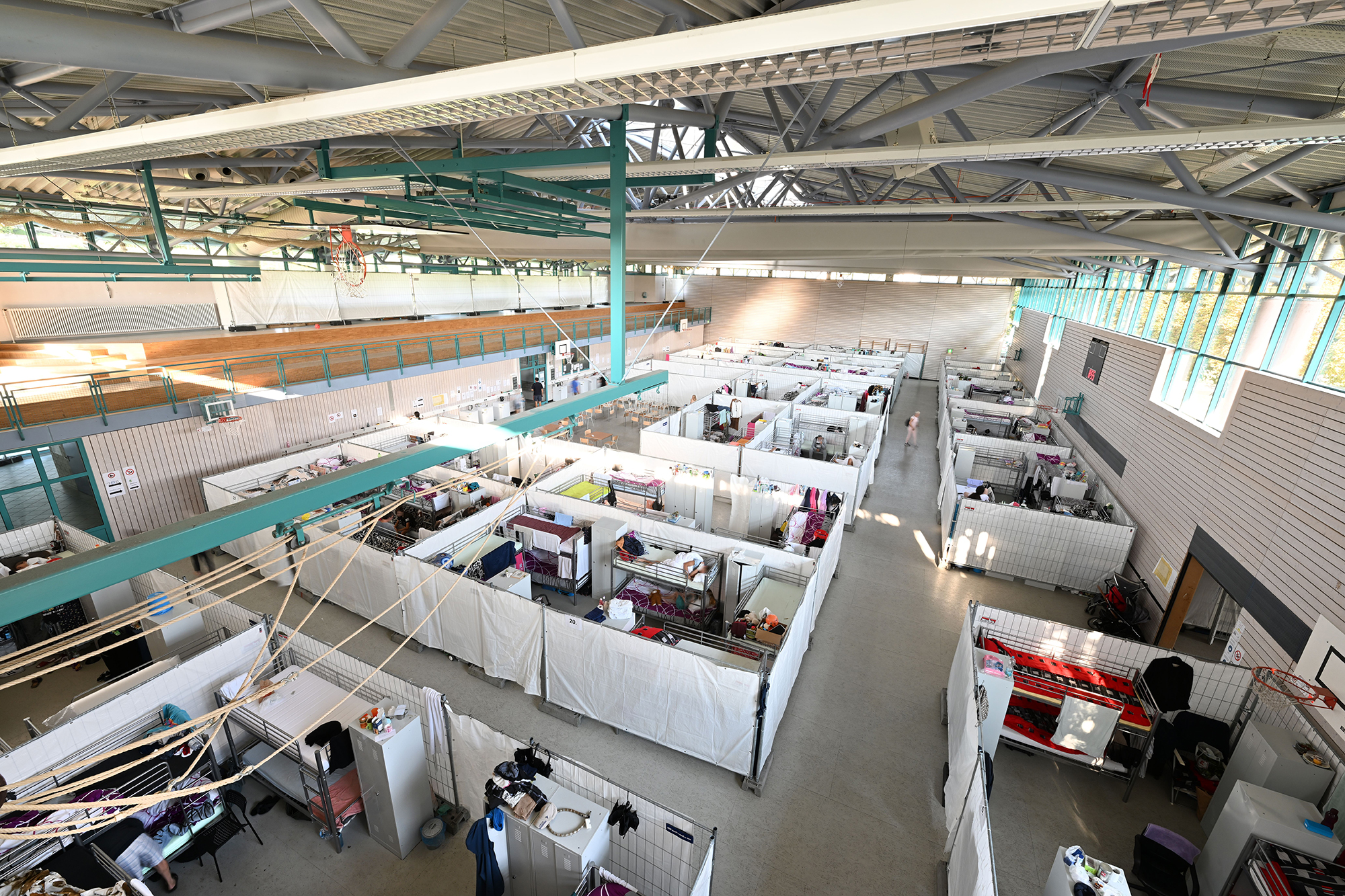 Поиск жилья и контроль. Что ждет украинских беженцев за границей в 2023 году