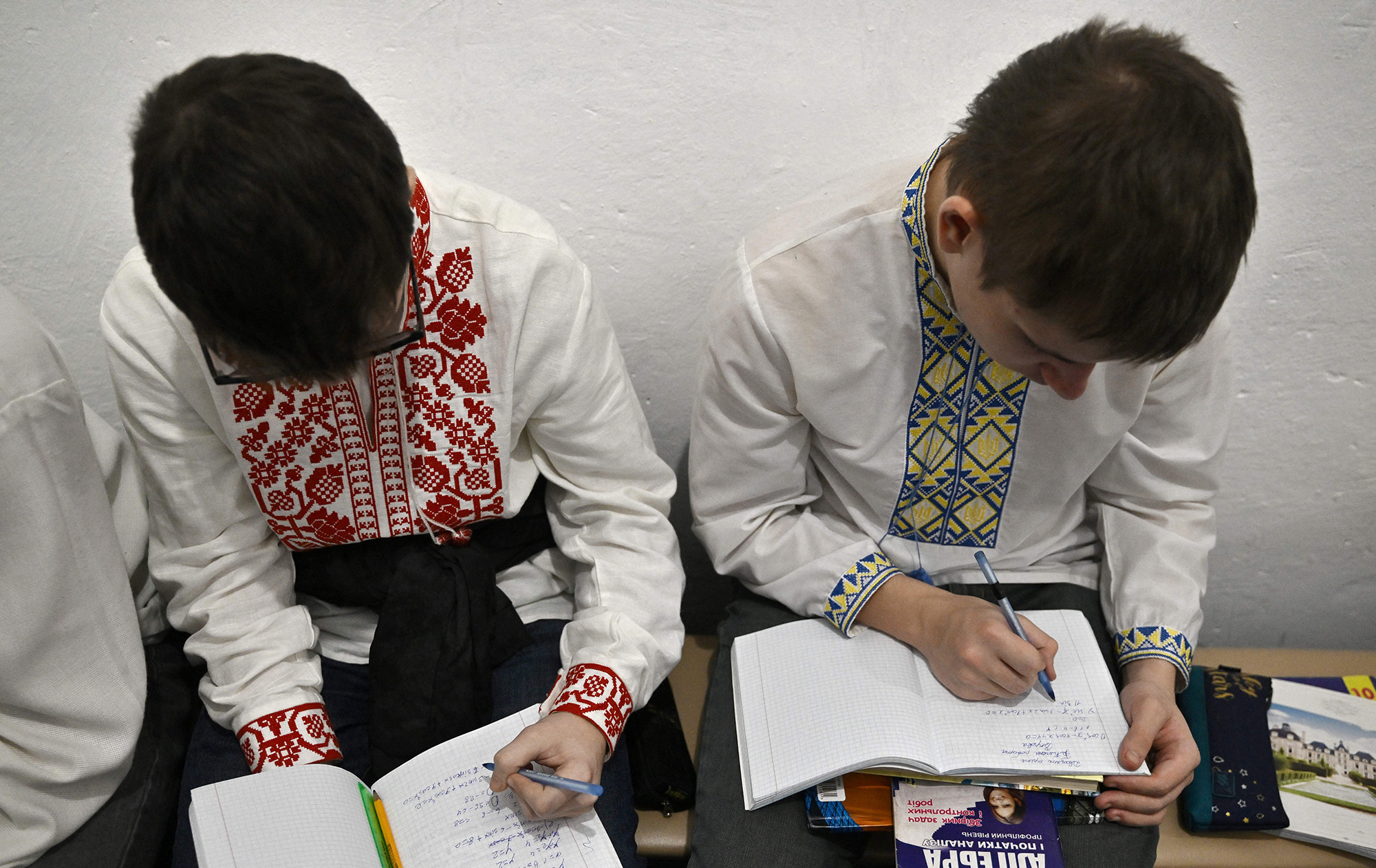 &quot;Дуже сумували за домом&quot;. Як діти повертаються в українські школи після життя за кордоном