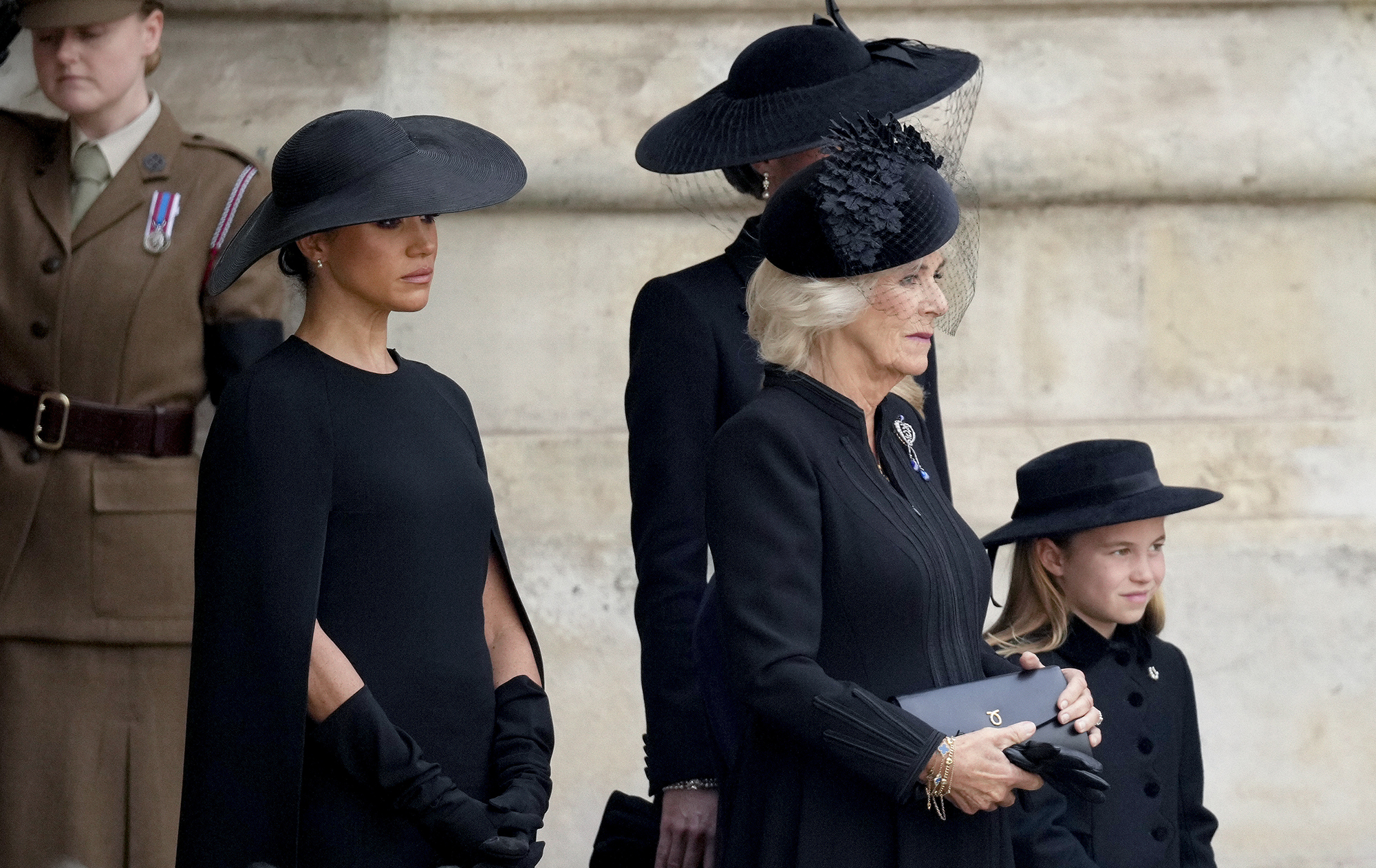 Похорон королеви Єлизавети II: Кейт Міддлтон приїхала разом із дітьми