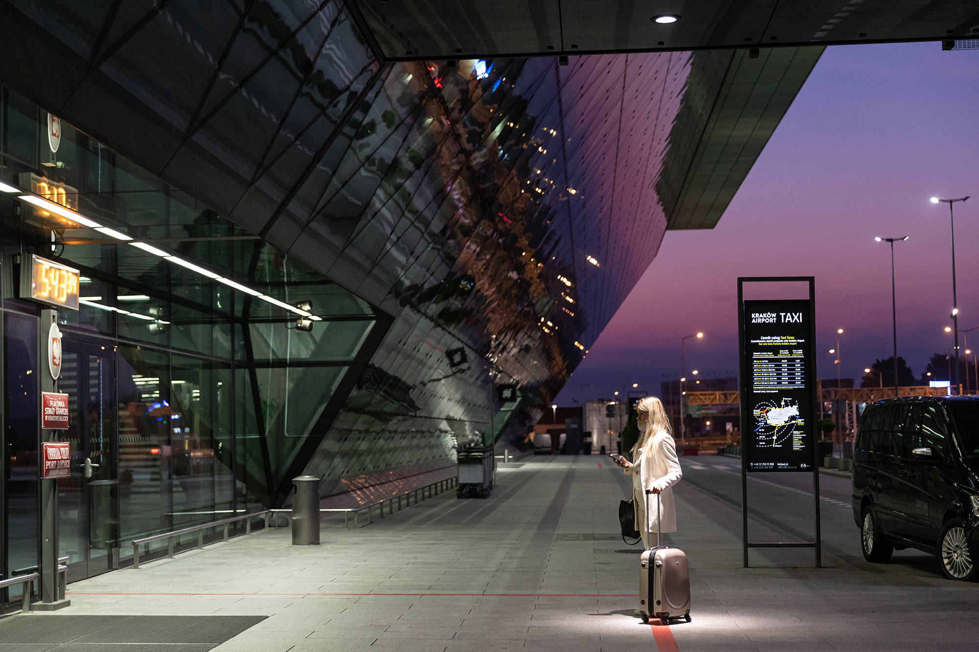 Де залишити автомобіль в аеропортах Польщі: ціни на паркування