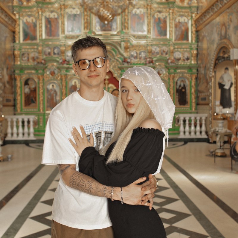 TikTok-блогерка оголосила про розлучення з чоловіком-співаком, від якого народила пів року тому