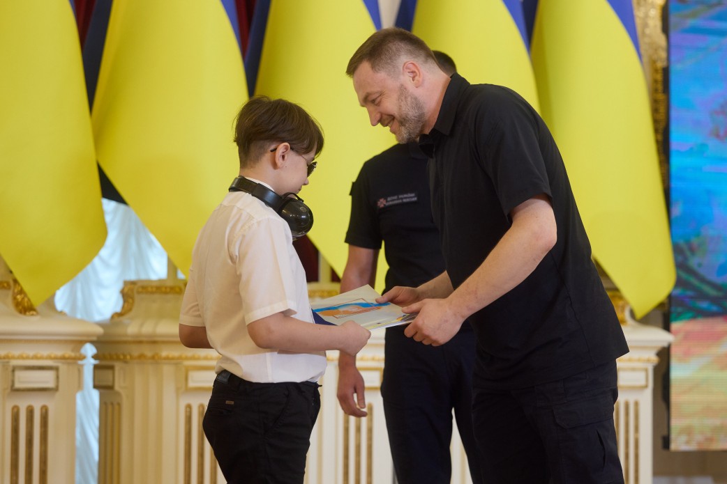 У Маріїнському палаці нагородили дітей-рятувальників, які наближають перемогу: подвиги юних героїв