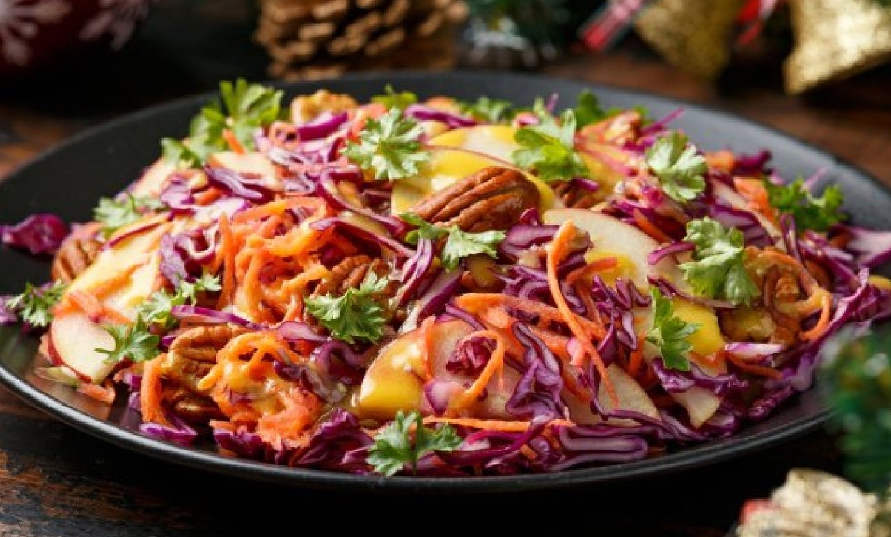 Легендарний кухар Джеймі Олівер розкрив секрет ідеального зимового салату з недорогих українських овочів