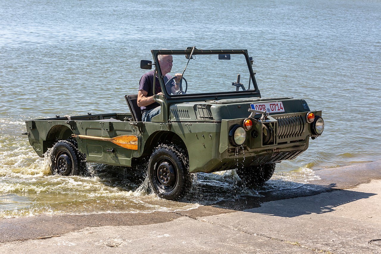 По земле и по воде: ТОП-5 малоизвестных украинских машин, умеющих плавать