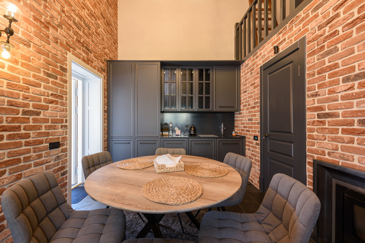 Царский кирпич и американский стиль. В Киеве сдают дом более чем за миллион гривен! (фото)