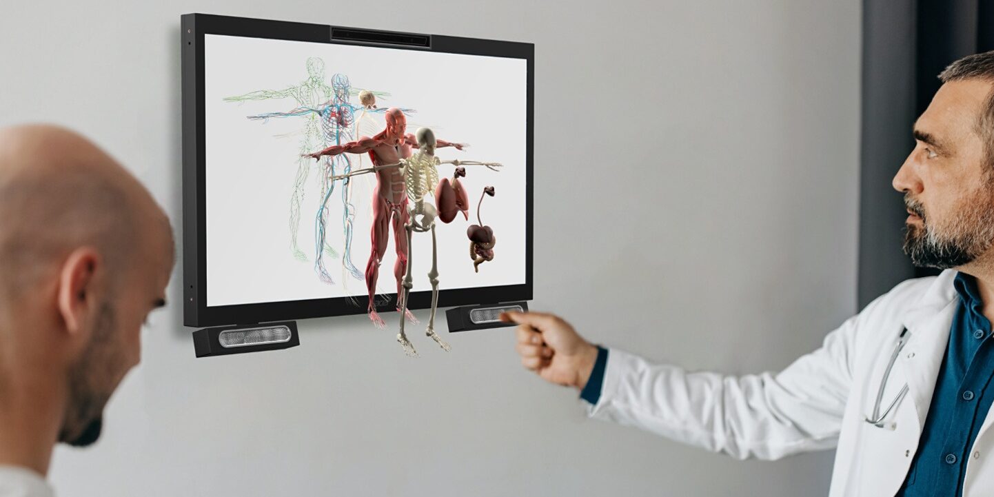 Геймеры оценят. Acer показала 3D-монитор с объемным звуком без очков и наушников (фото)