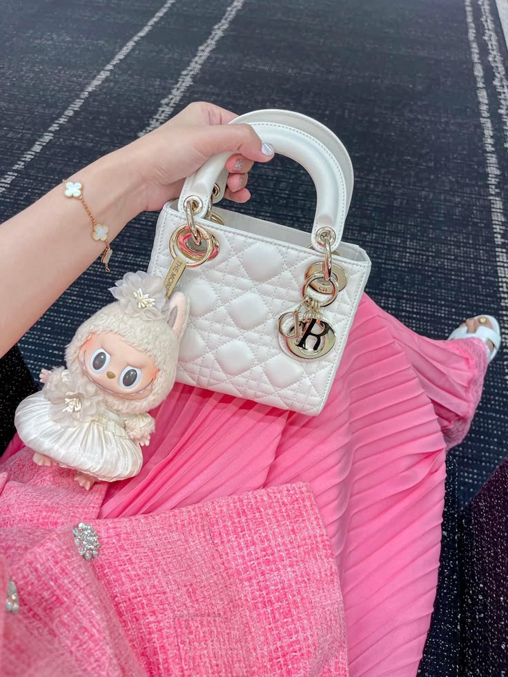 Найтрендовіший аксесуар на сумку у 2025 році: ви здивуєтеся, коли побачите його!