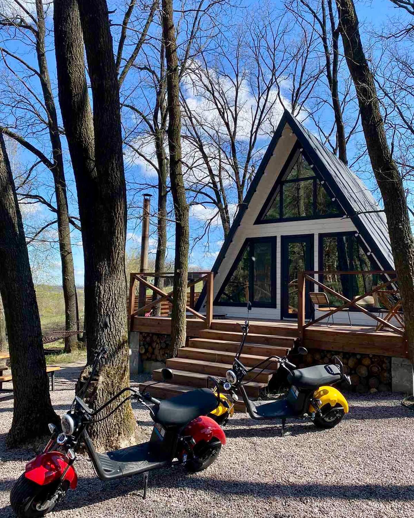 10 заміських будинків і комплексів для відпочинку під Києвом: скільки коштує оренда та як дістатися