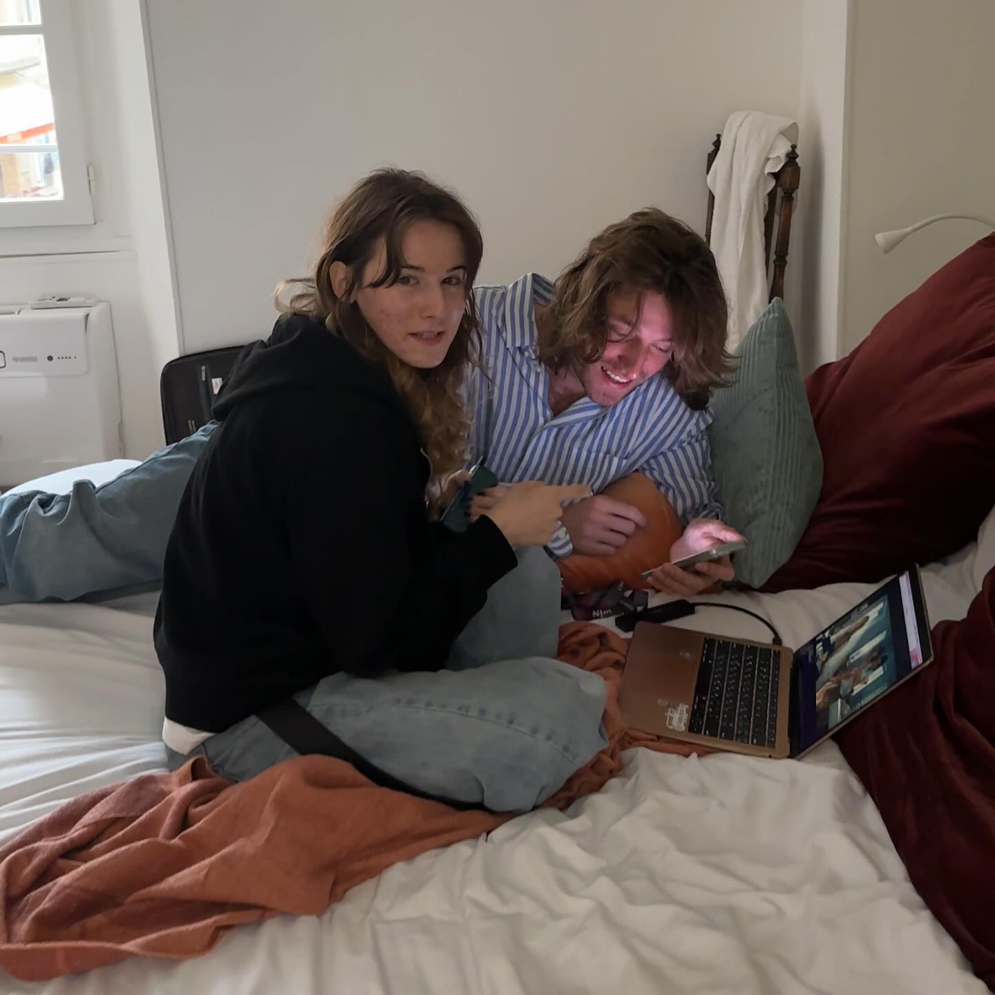 Алан Бадоєв розчулив мережу теплою зустріччю з дітьми за кордоном (фото)