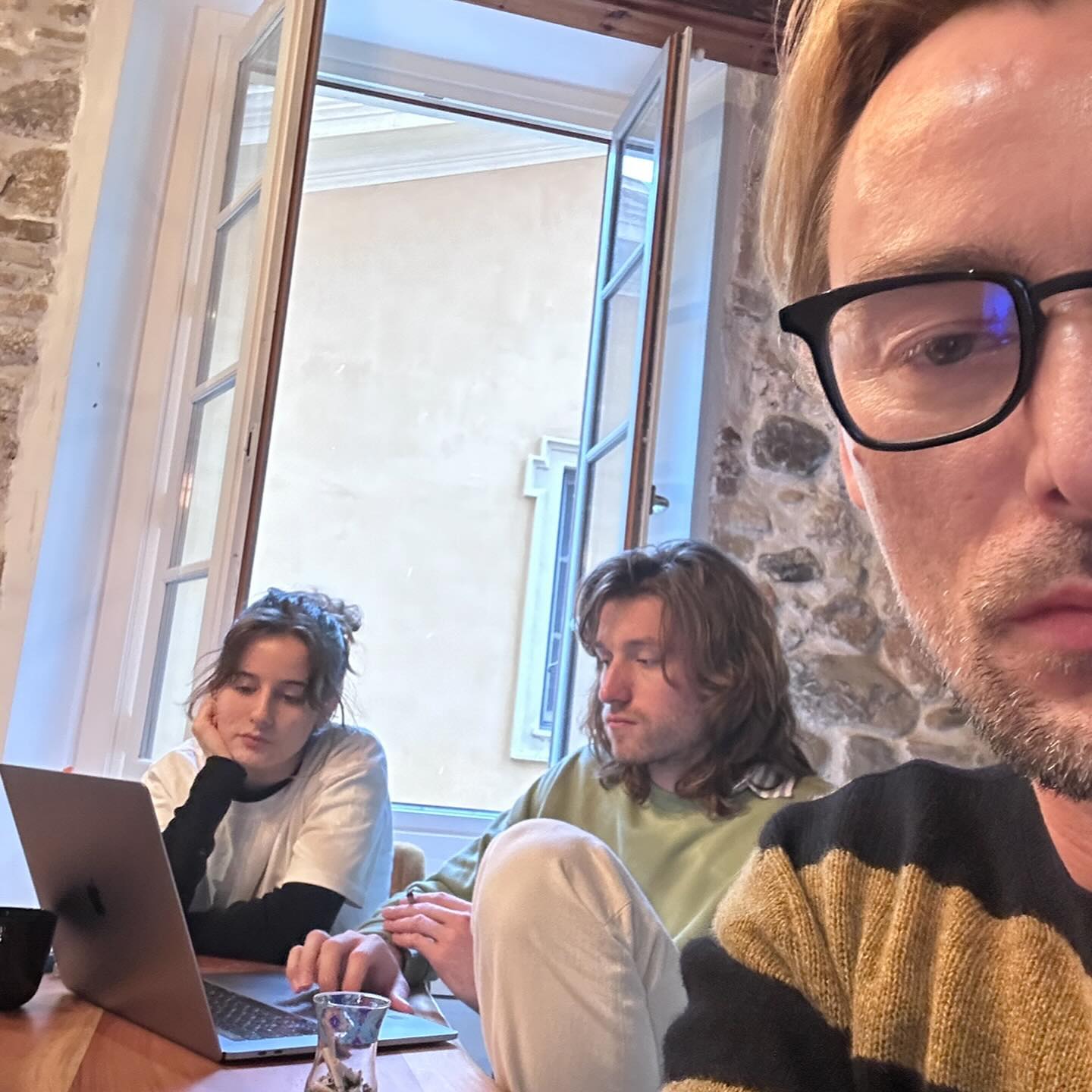 Алан Бадоєв розчулив мережу теплою зустріччю з дітьми за кордоном (фото)