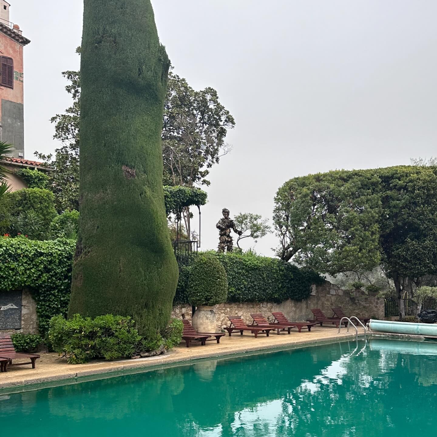 Алан Бадоєв розчулив мережу теплою зустріччю з дітьми за кордоном (фото)