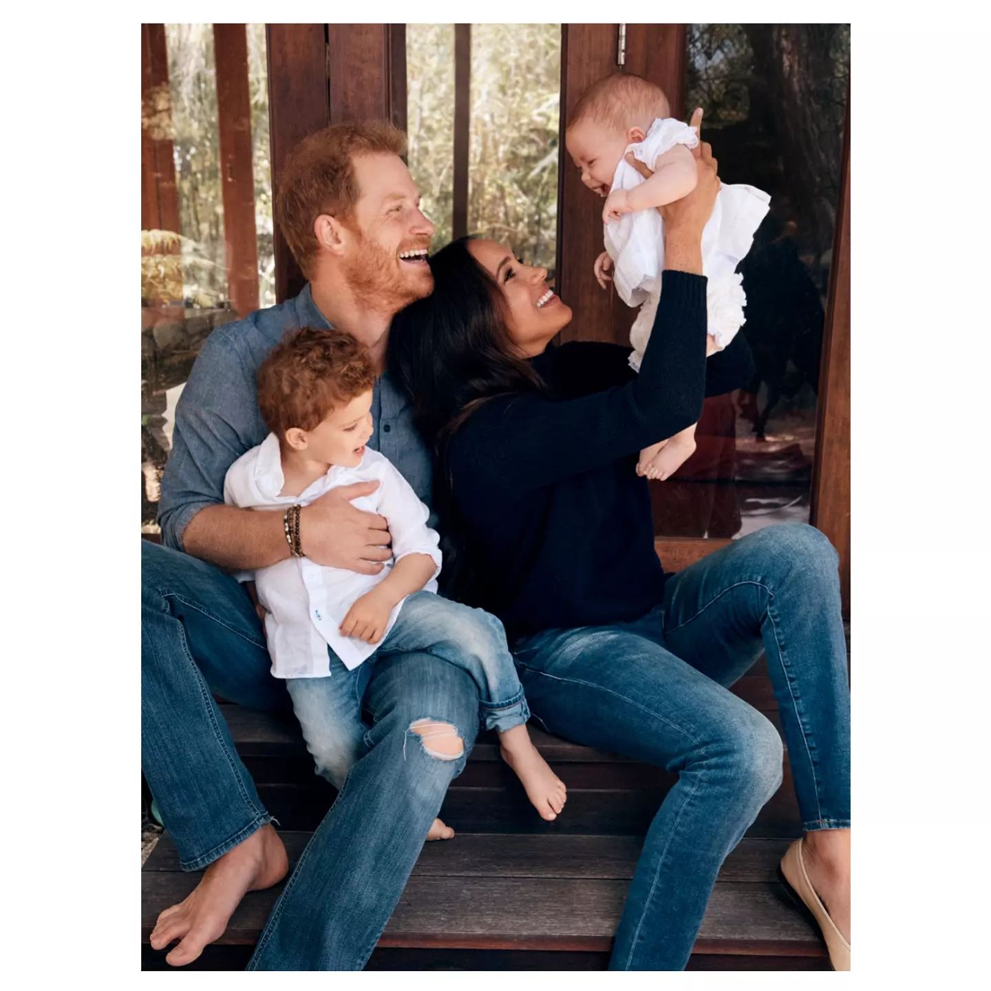 Незважаючи на скандал: діти Гаррі та Меган Маркл отримали королівські титули