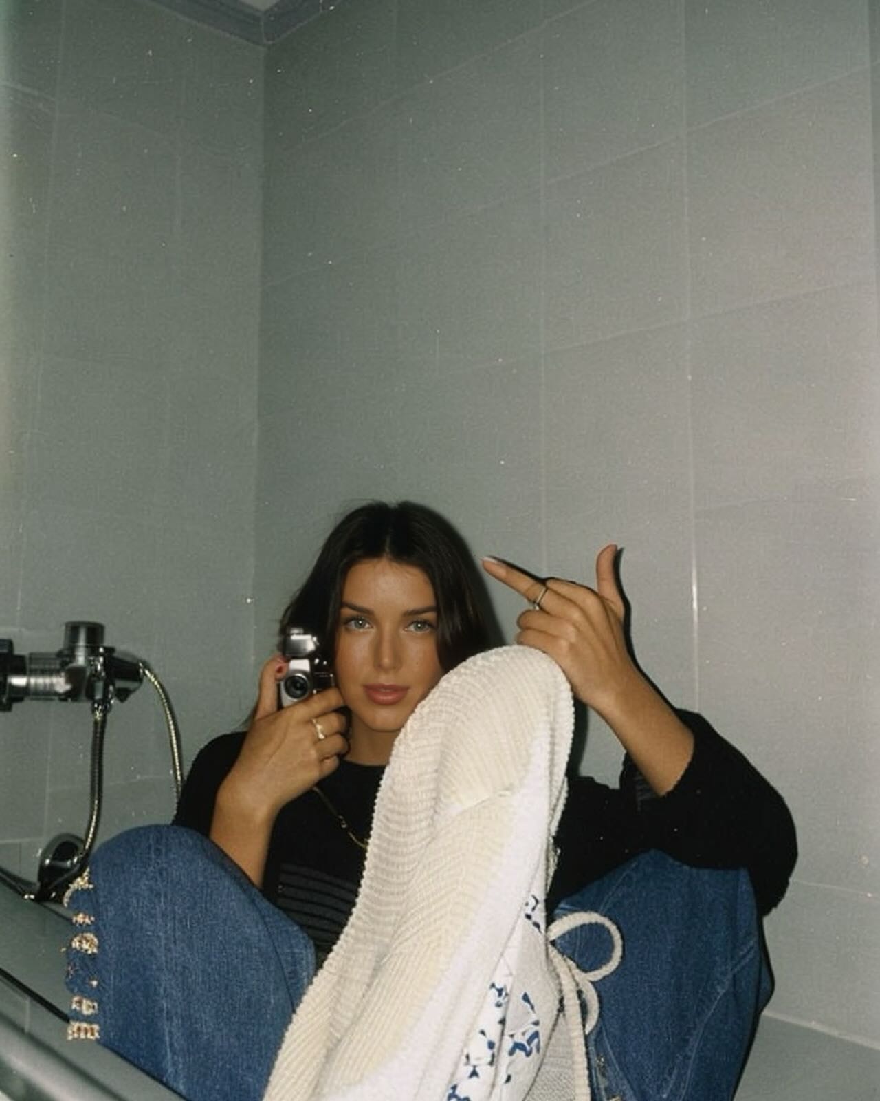 У стилі 90-х: українські зірки показали, якими їх бачить штучний інтелект (фото)