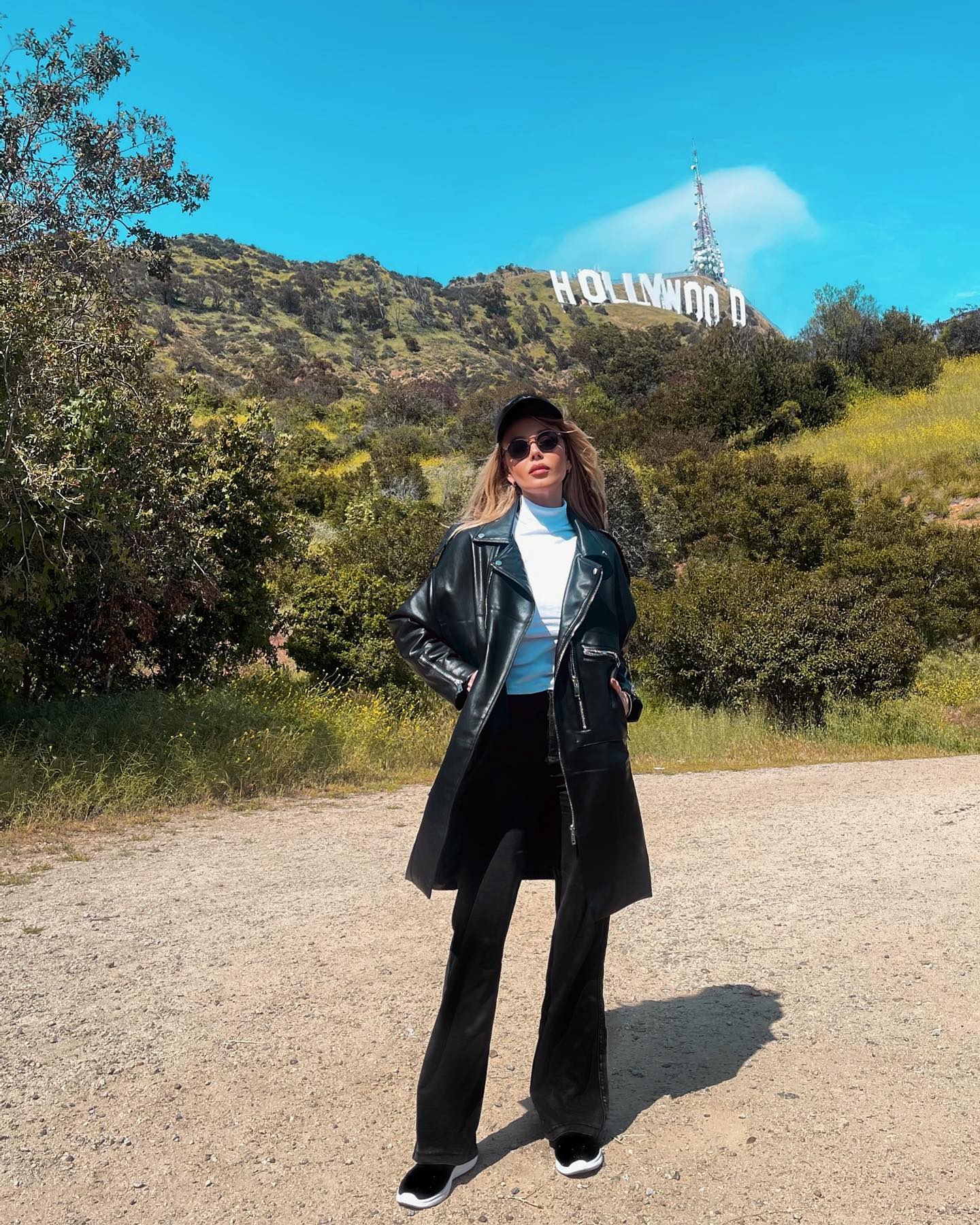 &quot;Это очень незаконно?&quot;. Алина Гросу в черном бюстгальтере позировала перед зеркалом (фото)