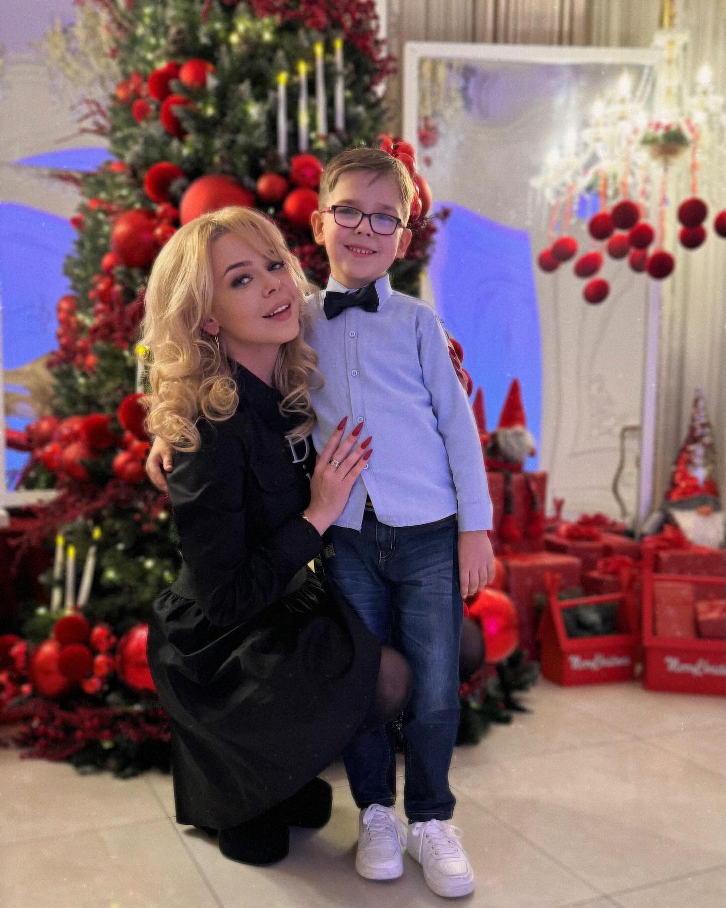 Алина Гросу, которая недавно вернулась в Украину, показала маму-красавицу (фото)