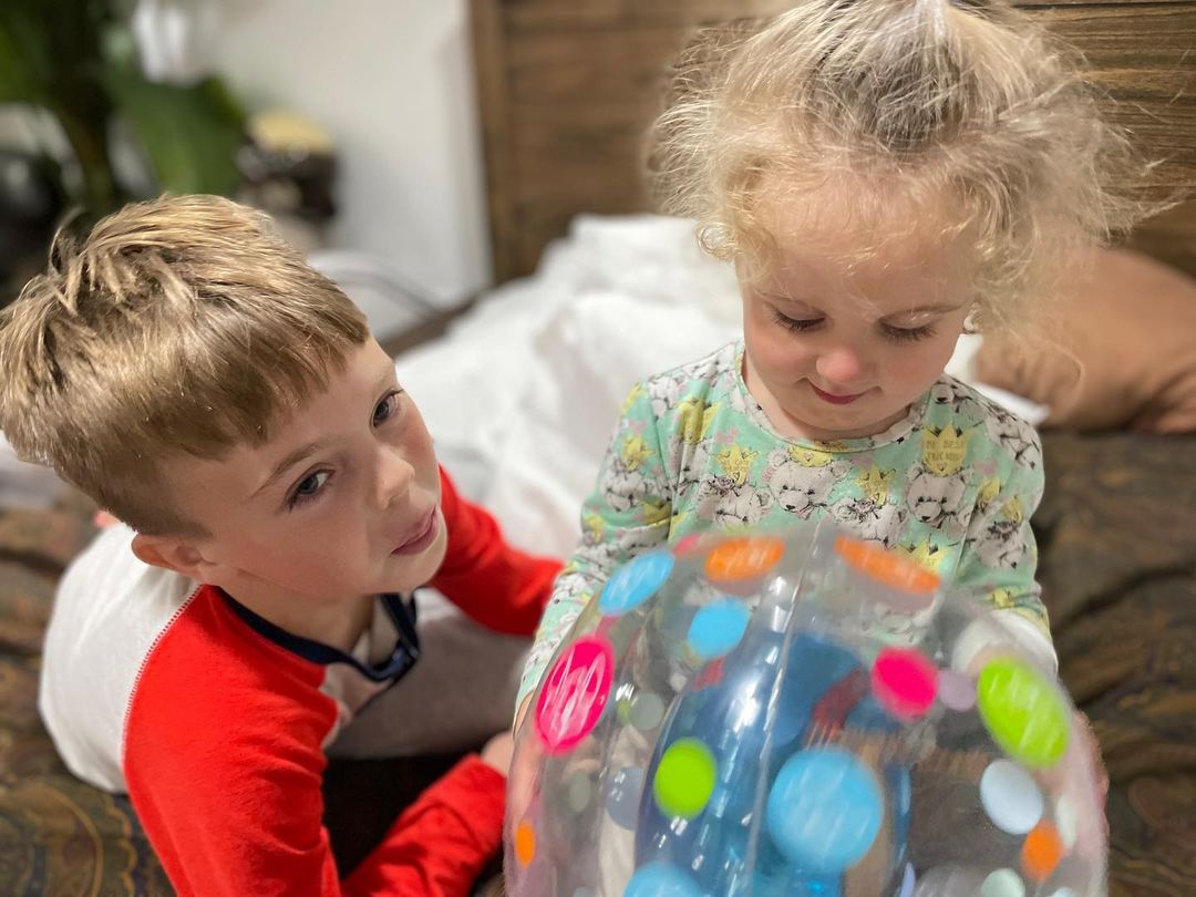 Немає зошитів та підручників: Alyosha розповіла, чим відрізняються школи в США від українських