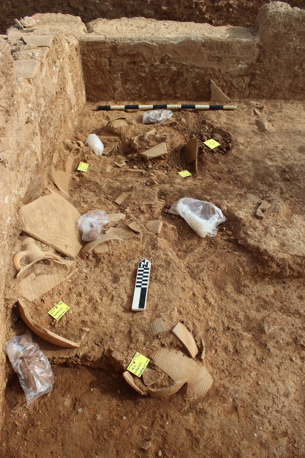 В Греции нашли древний винный магазин, покинутый при загадочных обстоятельствах