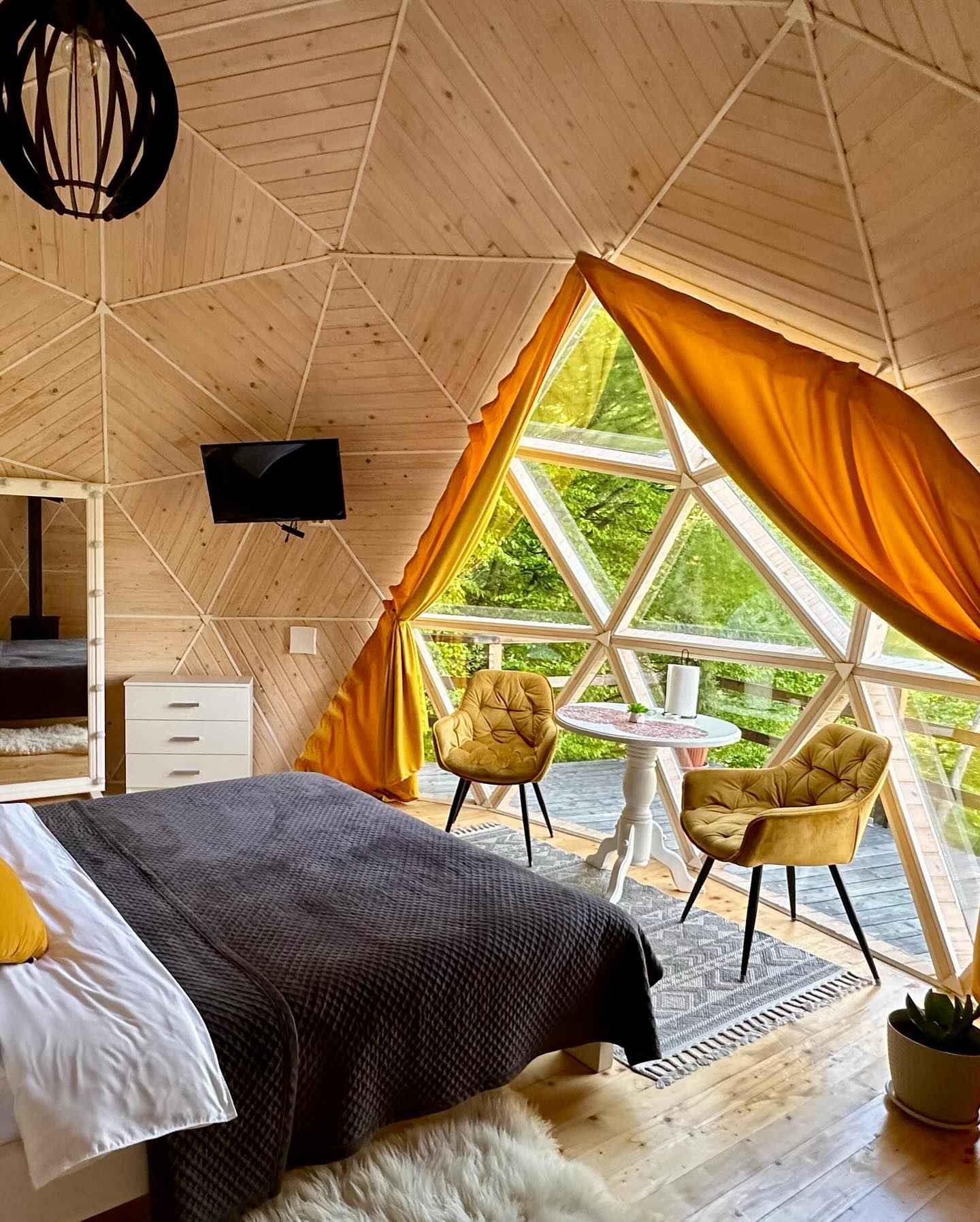 Весняні вихідні в Карпатах: топ будинків і котеджів, де можна відпочити на природі