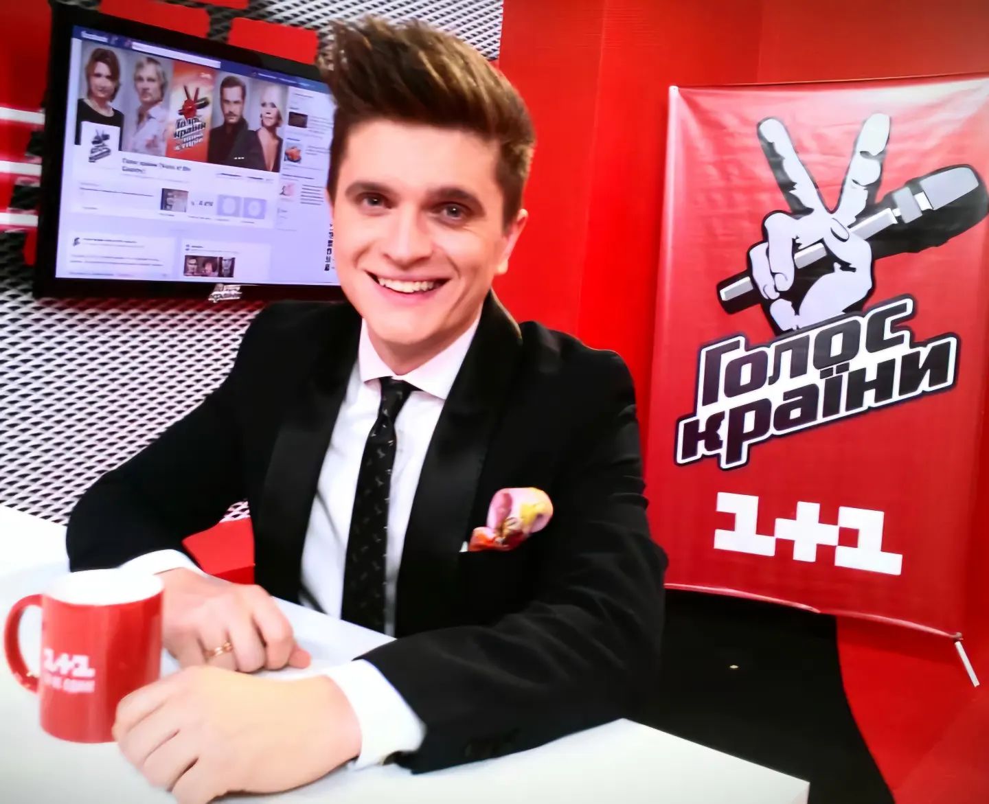 С ирокезом и в костюме с галстуком: Анатолий Анатолич показал, как выглядел 12 лет назад (фото)