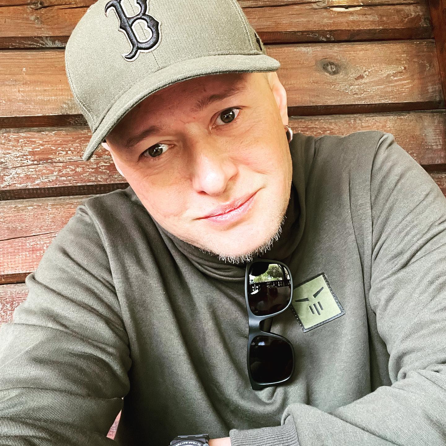 Хлывнюк показал фото из окопа и обратился к артистам, которые &quot;вне политики&quot;