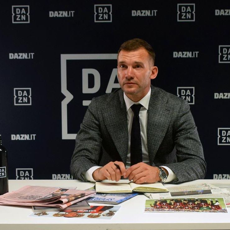 Андрій Шевченко показує, як носити чоловічі костюми для впевненості та елегантності