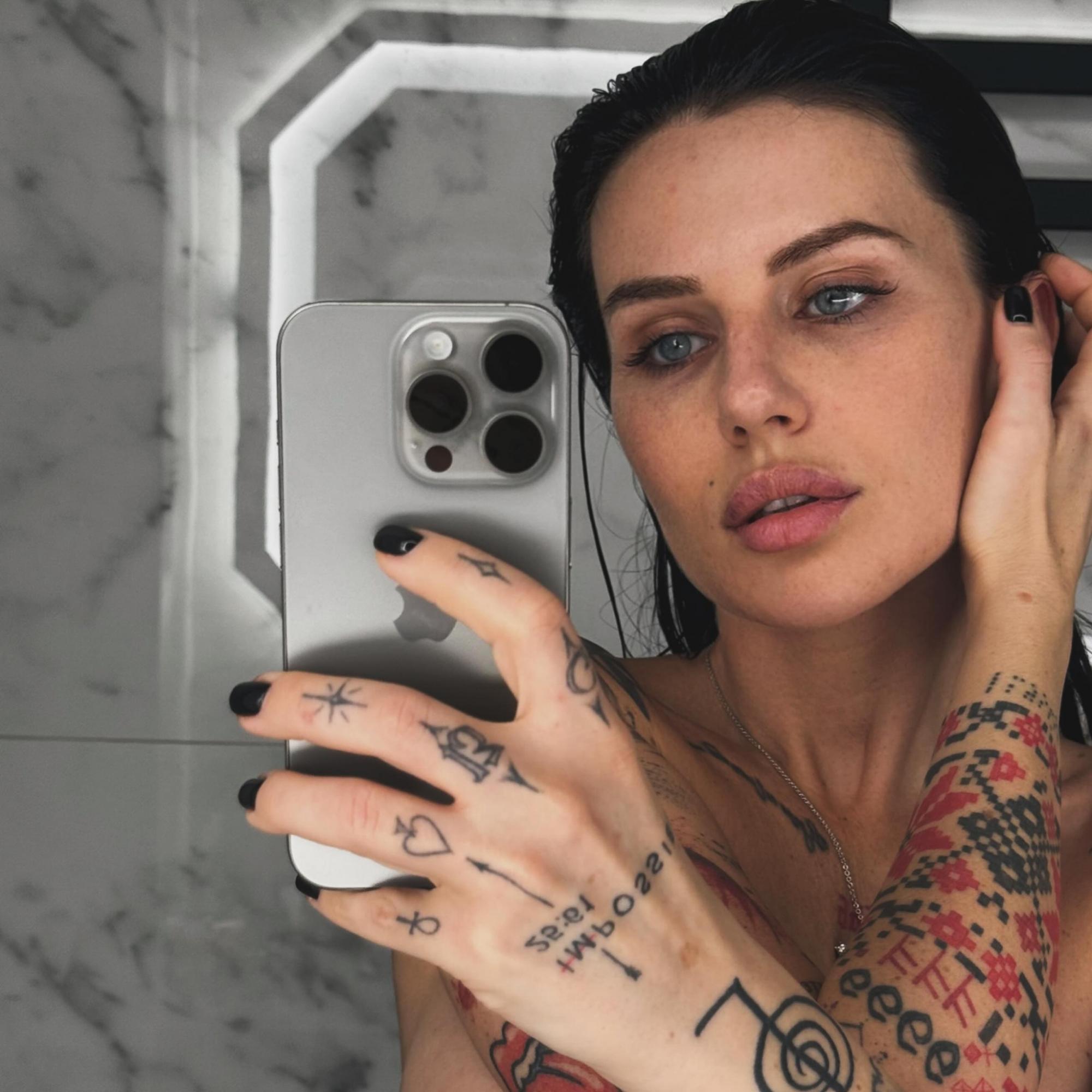 "Дизлайк и отписка". Славу Демина захейтили за интервью со скандальной Алхим, которая любит Путина