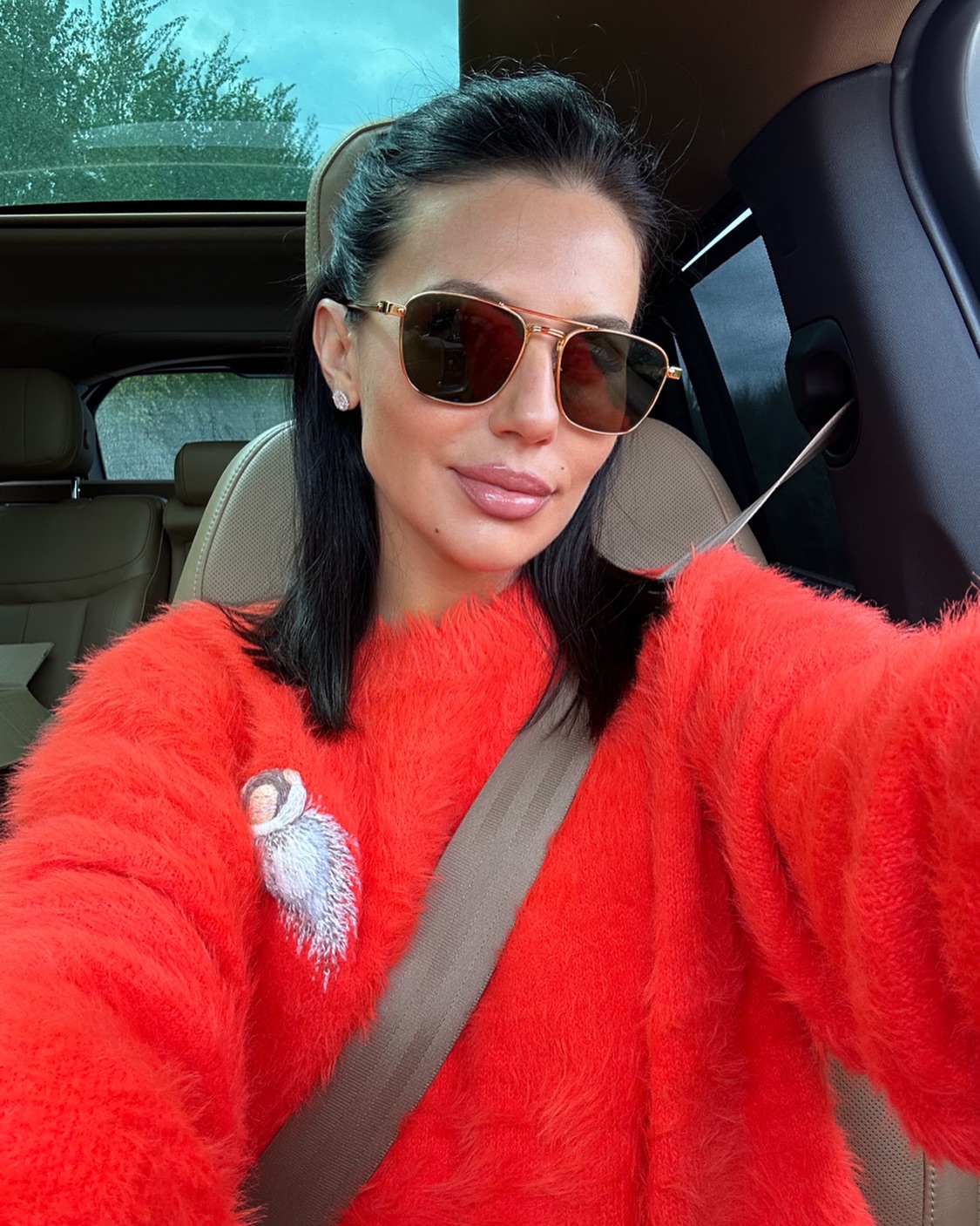 "Дизлайк и отписка". Славу Демина захейтили за интервью со скандальной Алхим, которая любит Путина