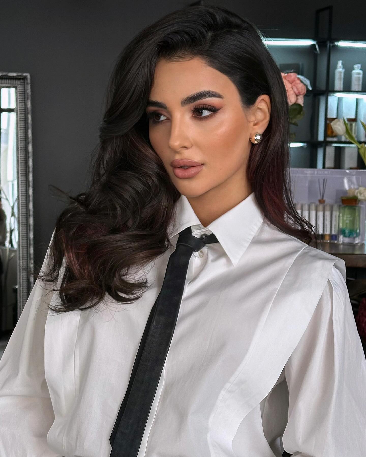 Аня Тринчер показала 2 новых обольстительных образа (фото)