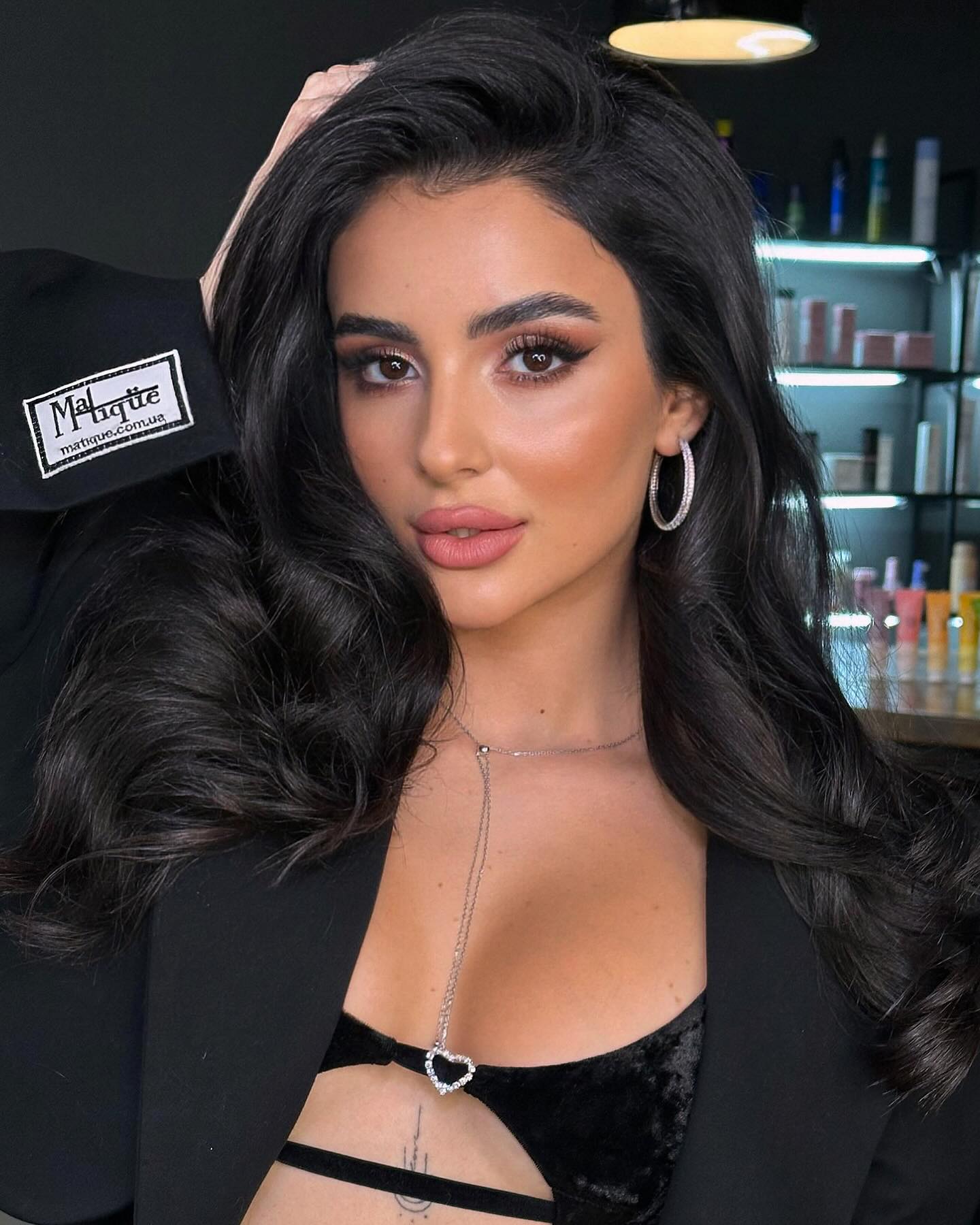 Аня Тринчер показала 2 новых обольстительных образа (фото)