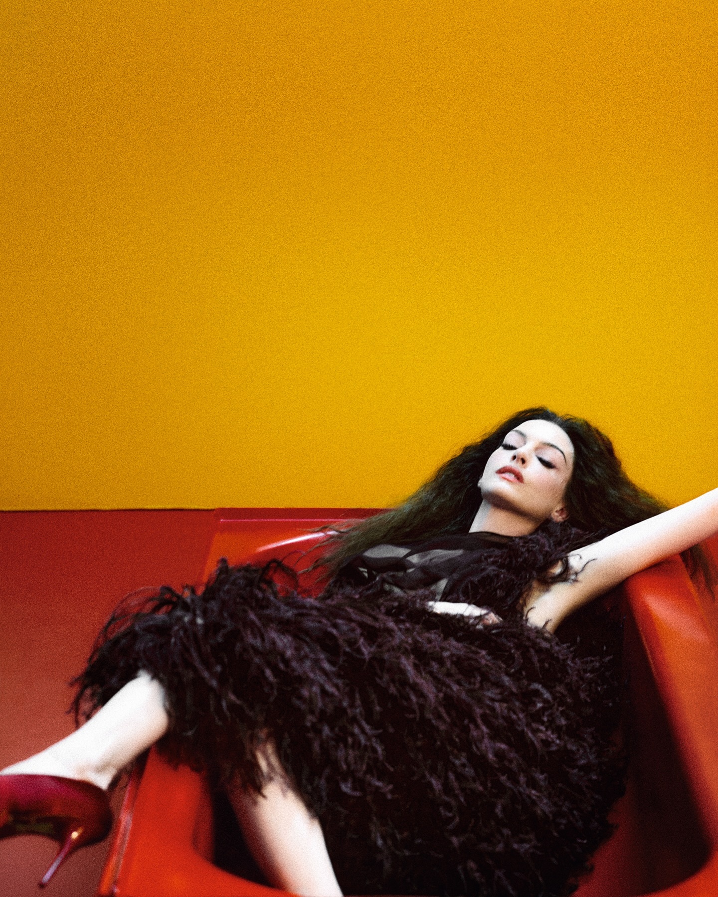 Енн Гетевей зачарувала новими фото з ноткою містики