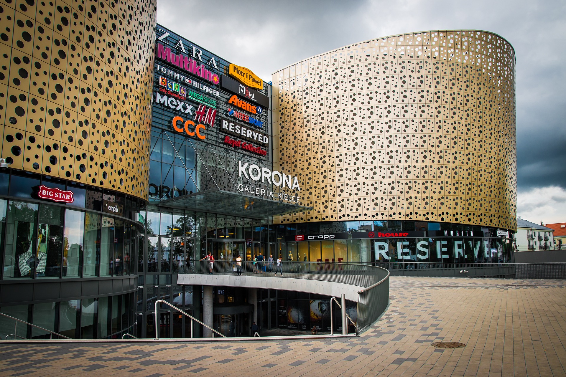 Рахунок на мільярди. Скільки українці витратили у магазинах Польщі в 2022 році