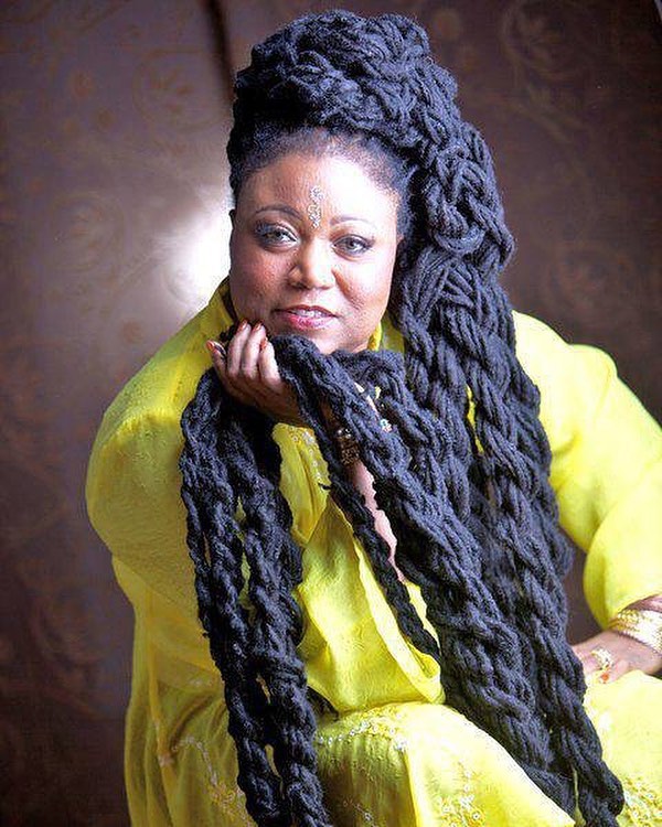 Жінка відростила волосся на 33,5 метра і потрапила в Книгу рекордів Гіннеса: як вона виглядає