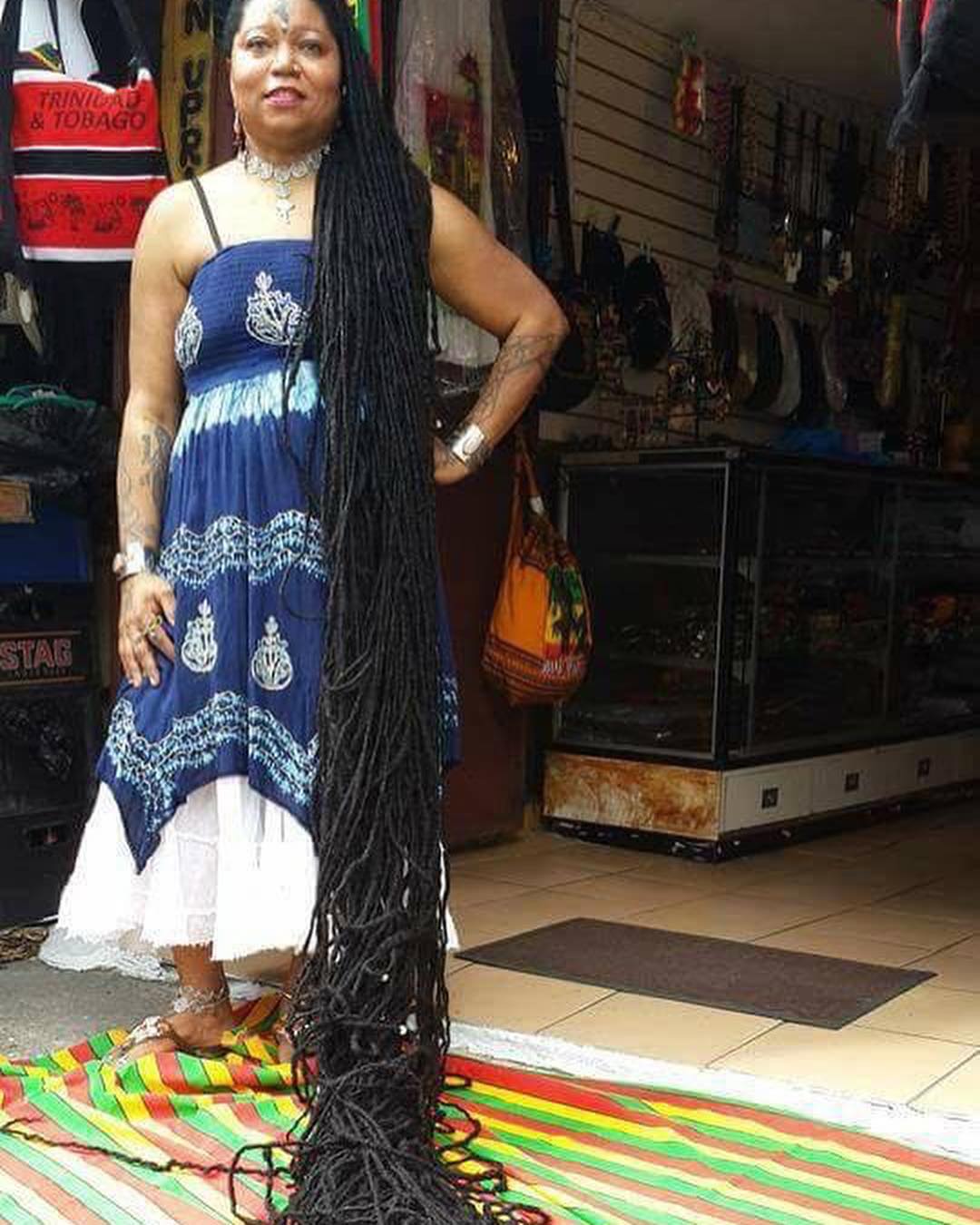 Жінка відростила волосся на 33,5 метра і потрапила в Книгу рекордів Гіннеса: як вона виглядає