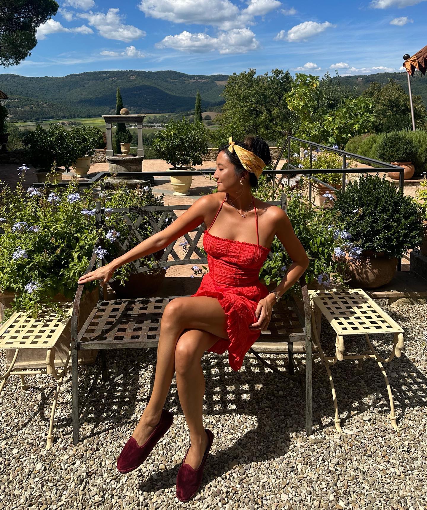 Зірка &quot;Емілі у Парижі&quot; потрапила у реанімацію: що відомо