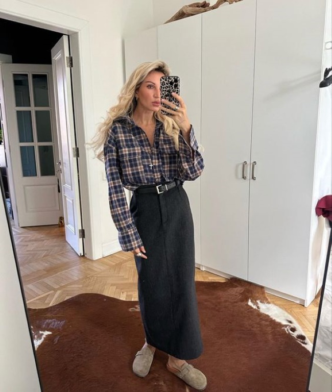 Стилістка назвала універсальні речі у клітинку: як їх носити (фото)