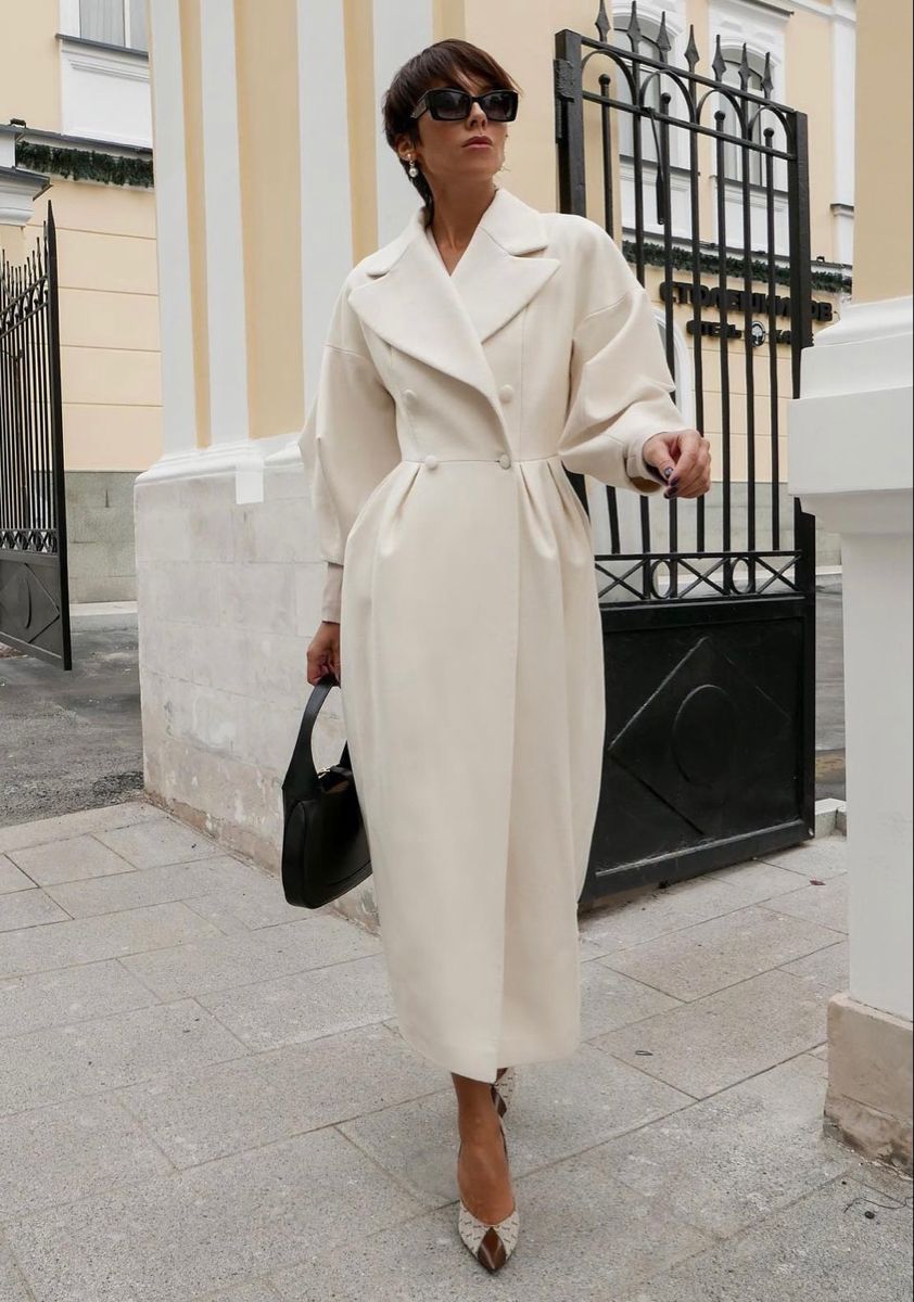 Пальто з хутряним коміром і довжина максі: що буде в тренді восени та взимку