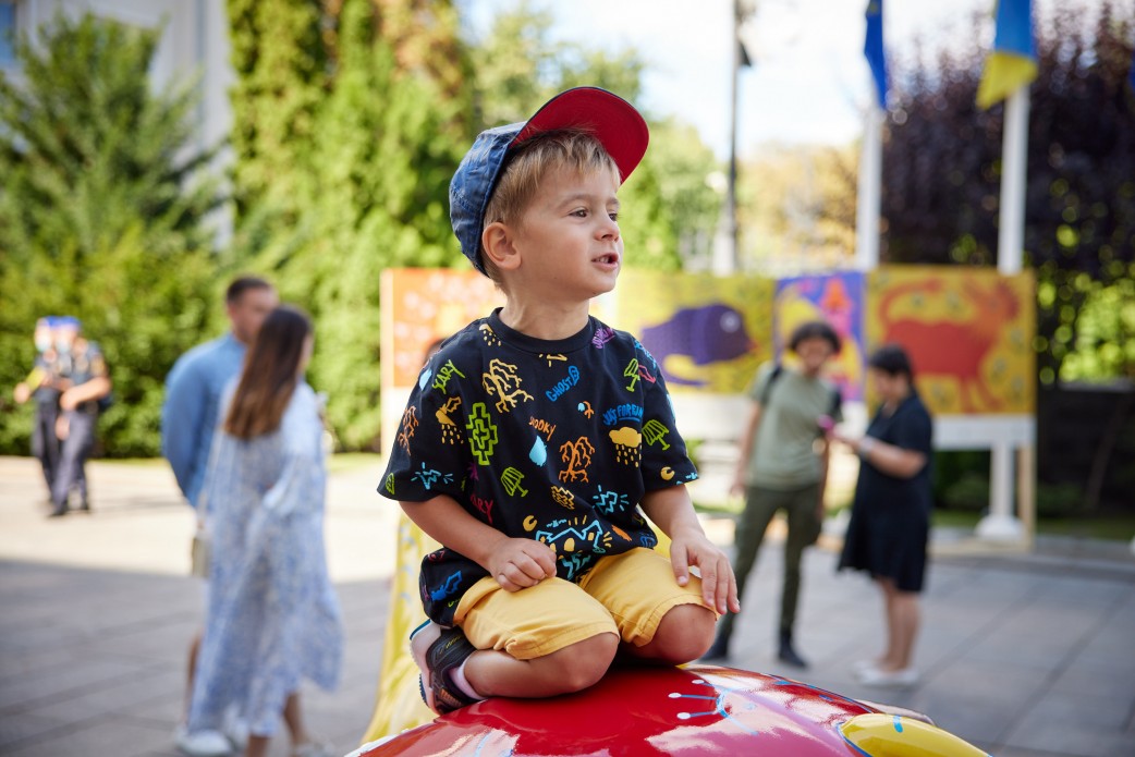 За мотивами відомої художниці: біля ОП відкрили сучасний арт-майданчик з химерними фігурами (фото)