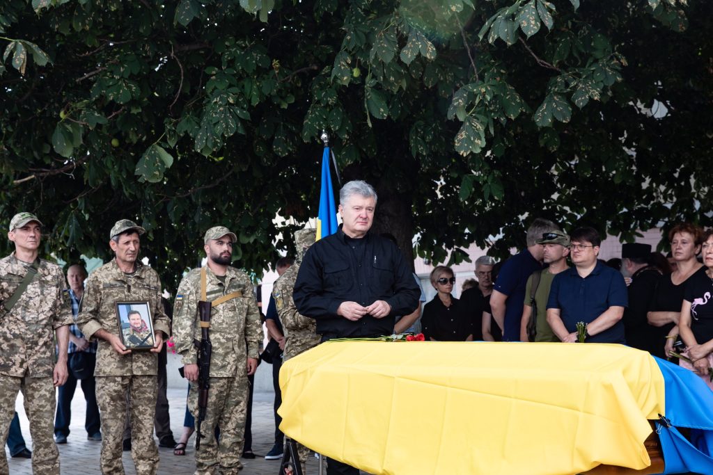 В Киеве попрощались с погибшим на фронте Юрием Каракаем