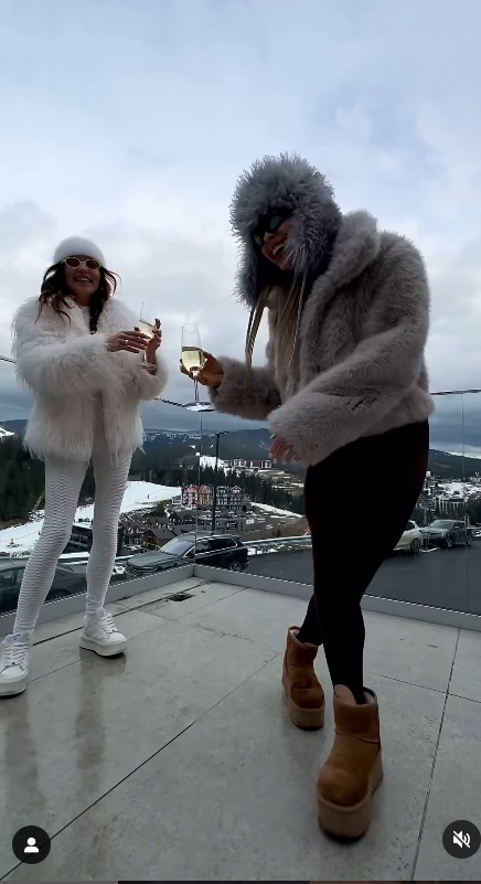 Короткая шуба из эко-меха - тренд сезона: как такую верхнюю одежду носят Леся Никитюк и Наталка Денисенко