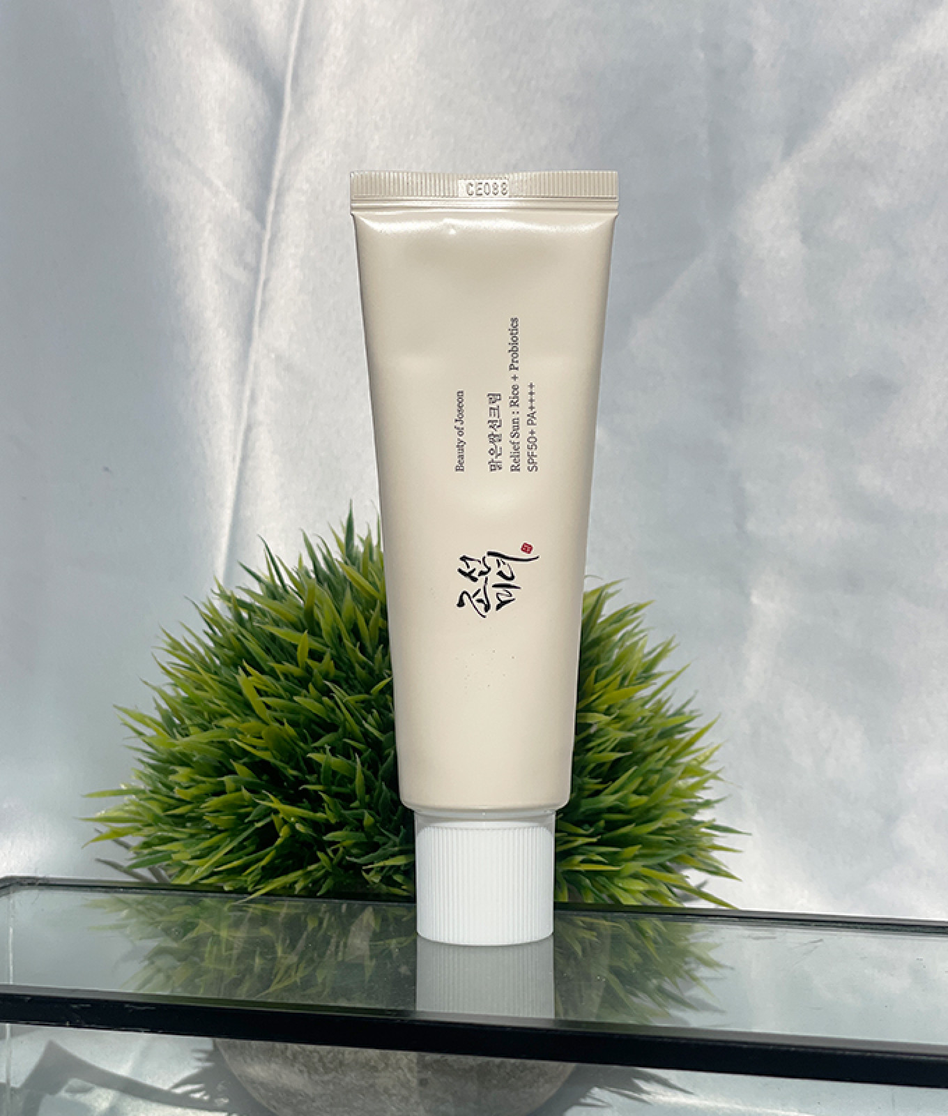 5 найкращих легких та нелипких сонцезахисних засобів з SPF за ціною до 800 гривень