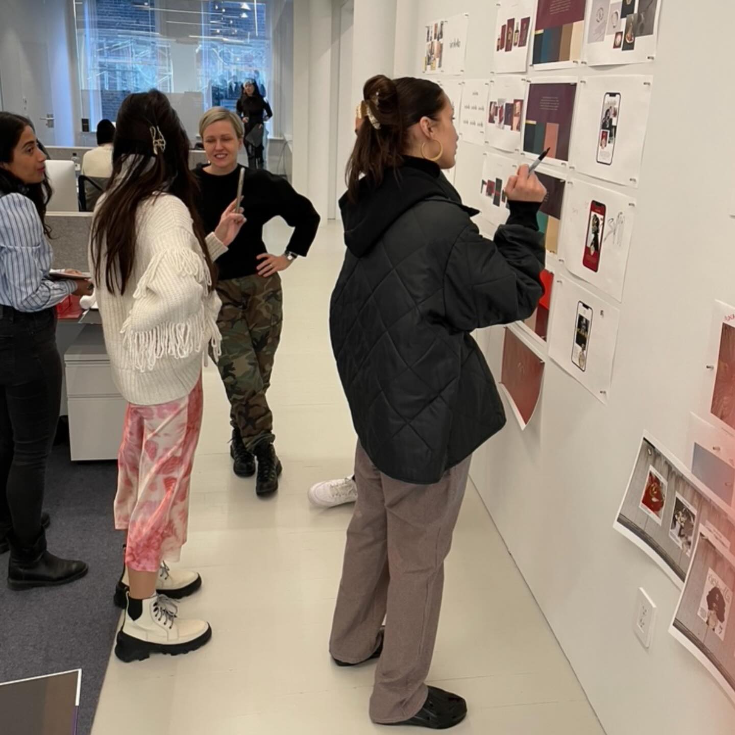 Белла Хадид впервые за 5 лет раскрыла закулисье создания авторских духов (фото)