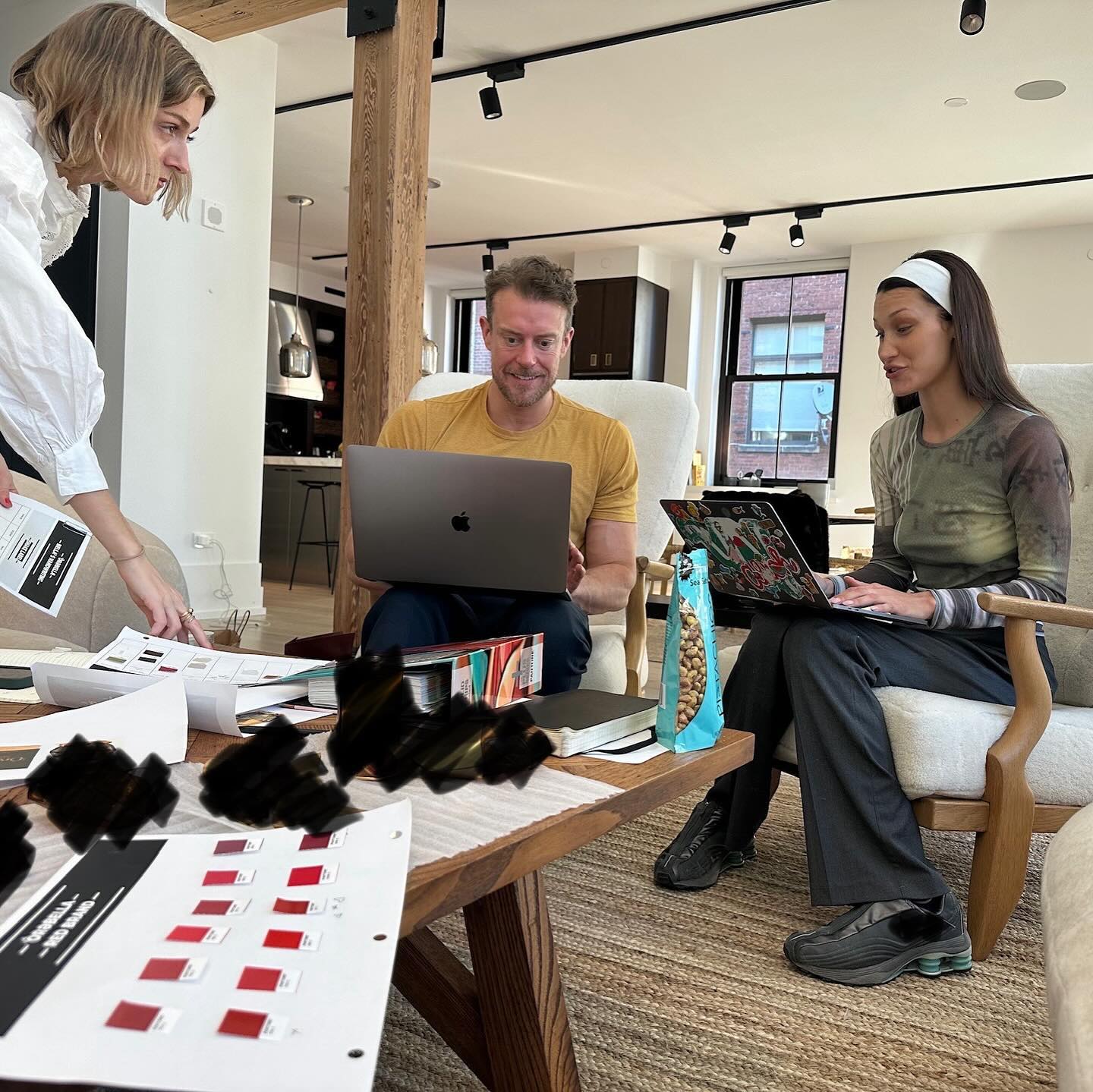 Белла Хадид впервые за 5 лет раскрыла закулисье создания авторских духов (фото)