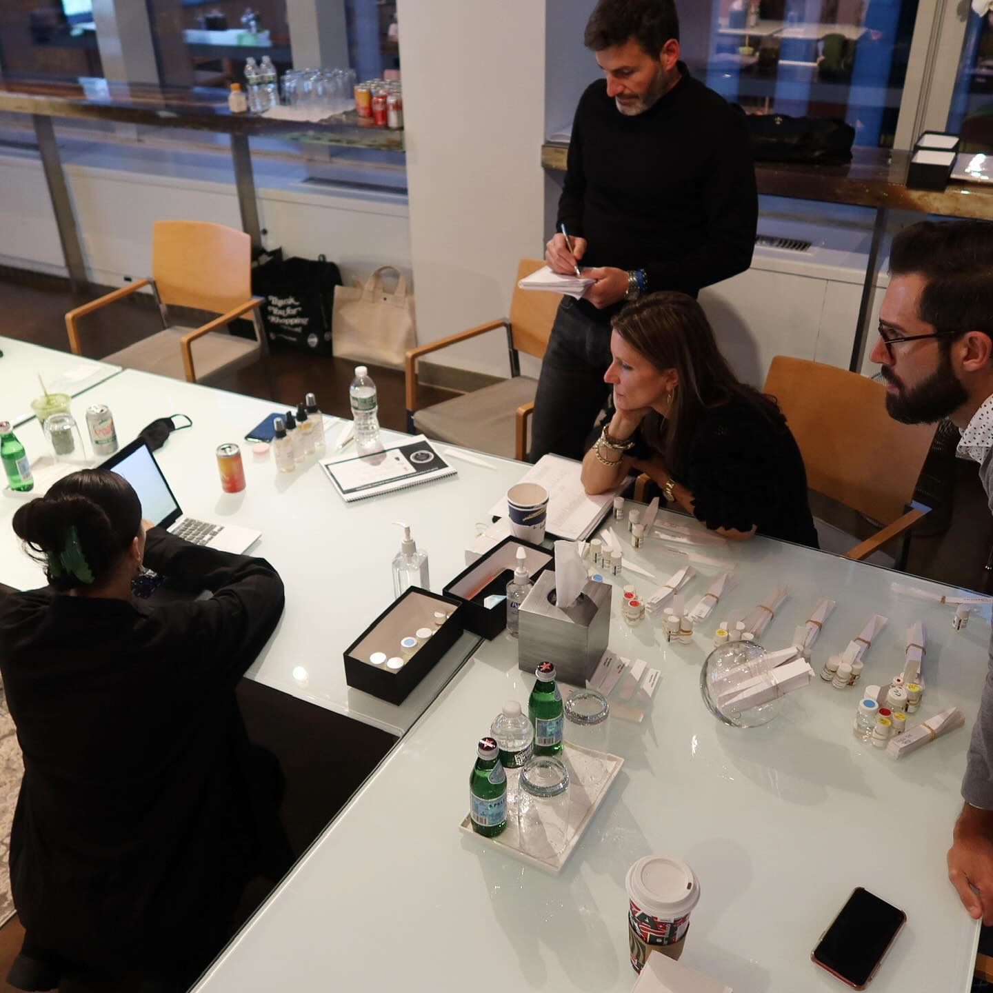 Белла Хадид впервые за 5 лет раскрыла закулисье создания авторских духов (фото)