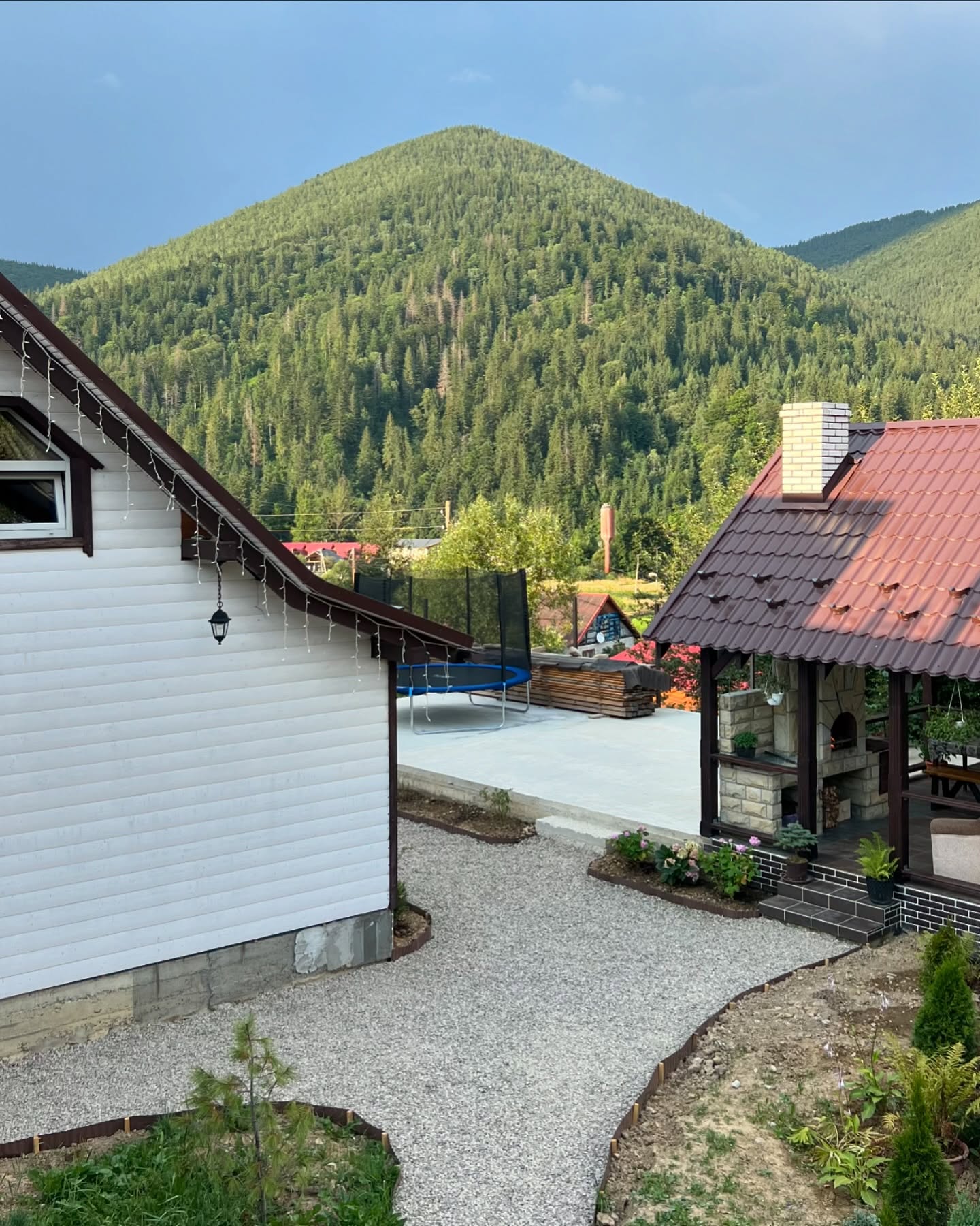 Весняні вихідні в Карпатах: топ будинків і котеджів, де можна відпочити на природі