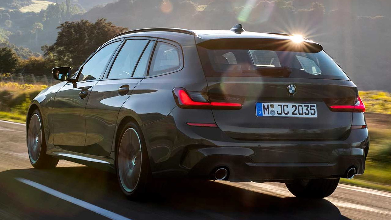 Из-за дефицита микросхем: BMW начала выпускать автомобили без сенсорных экранов