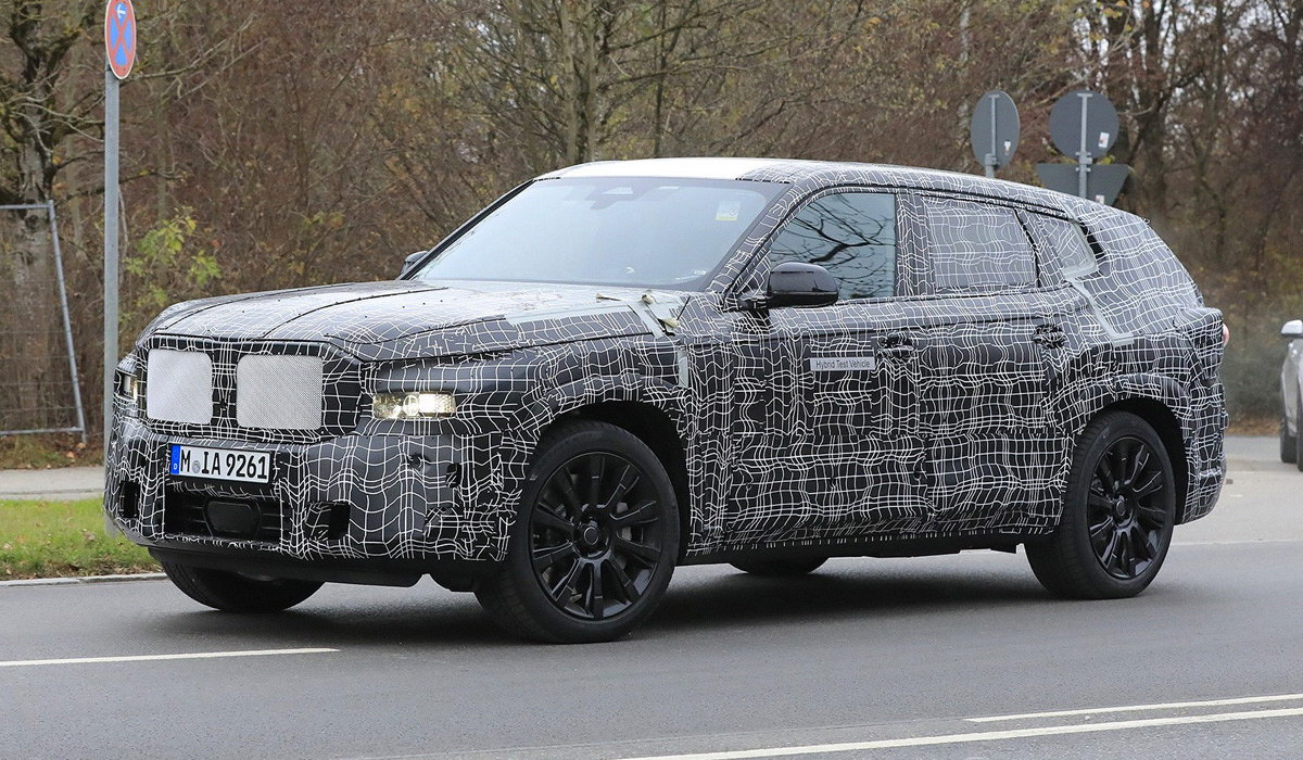 Маніфест нового стилю: BMW готує гібридний спортивний кросовер XM з незвичайним дизайном