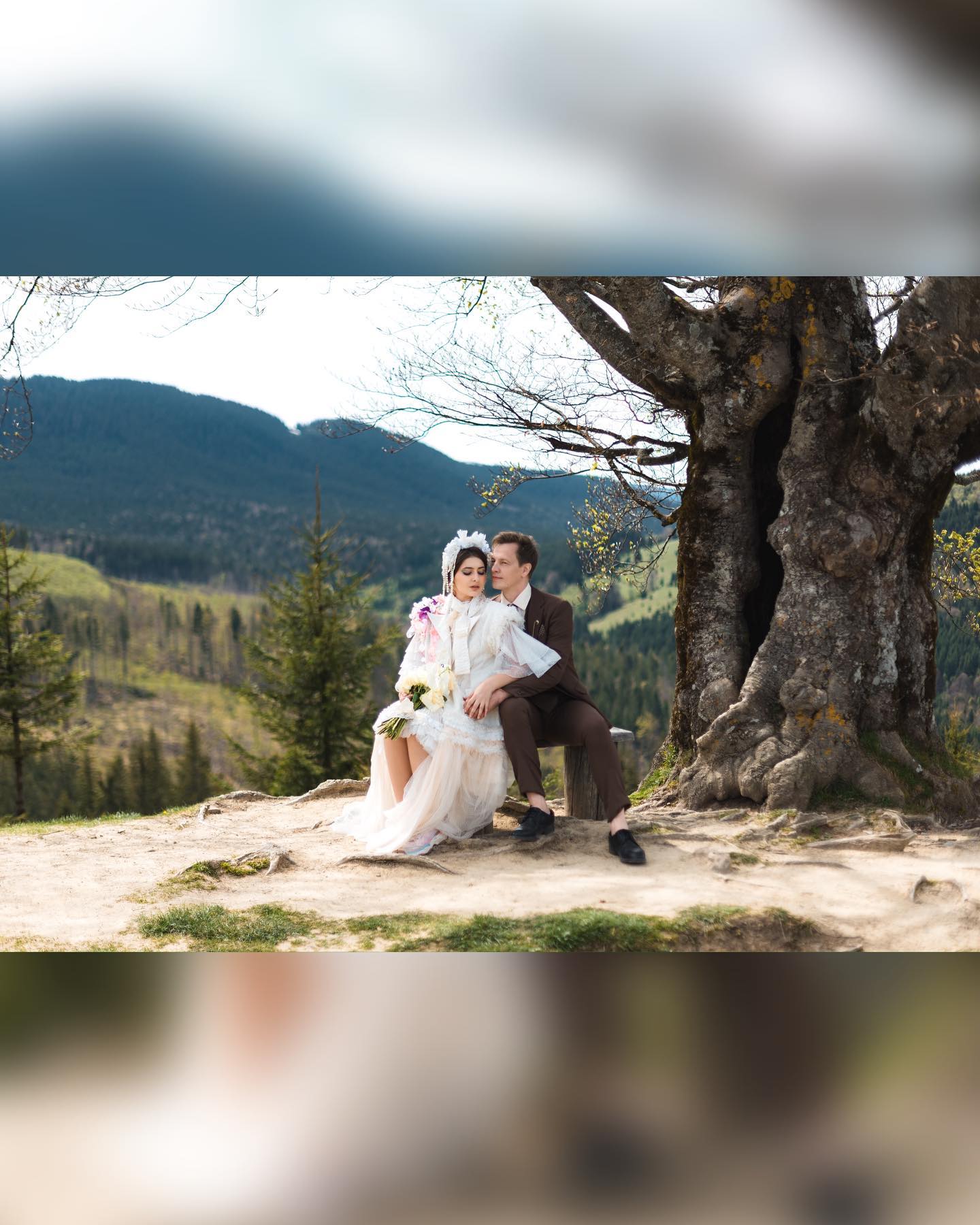 "Особлива пара": відоме українське подружжя показало французьку любов на фоні Карпат